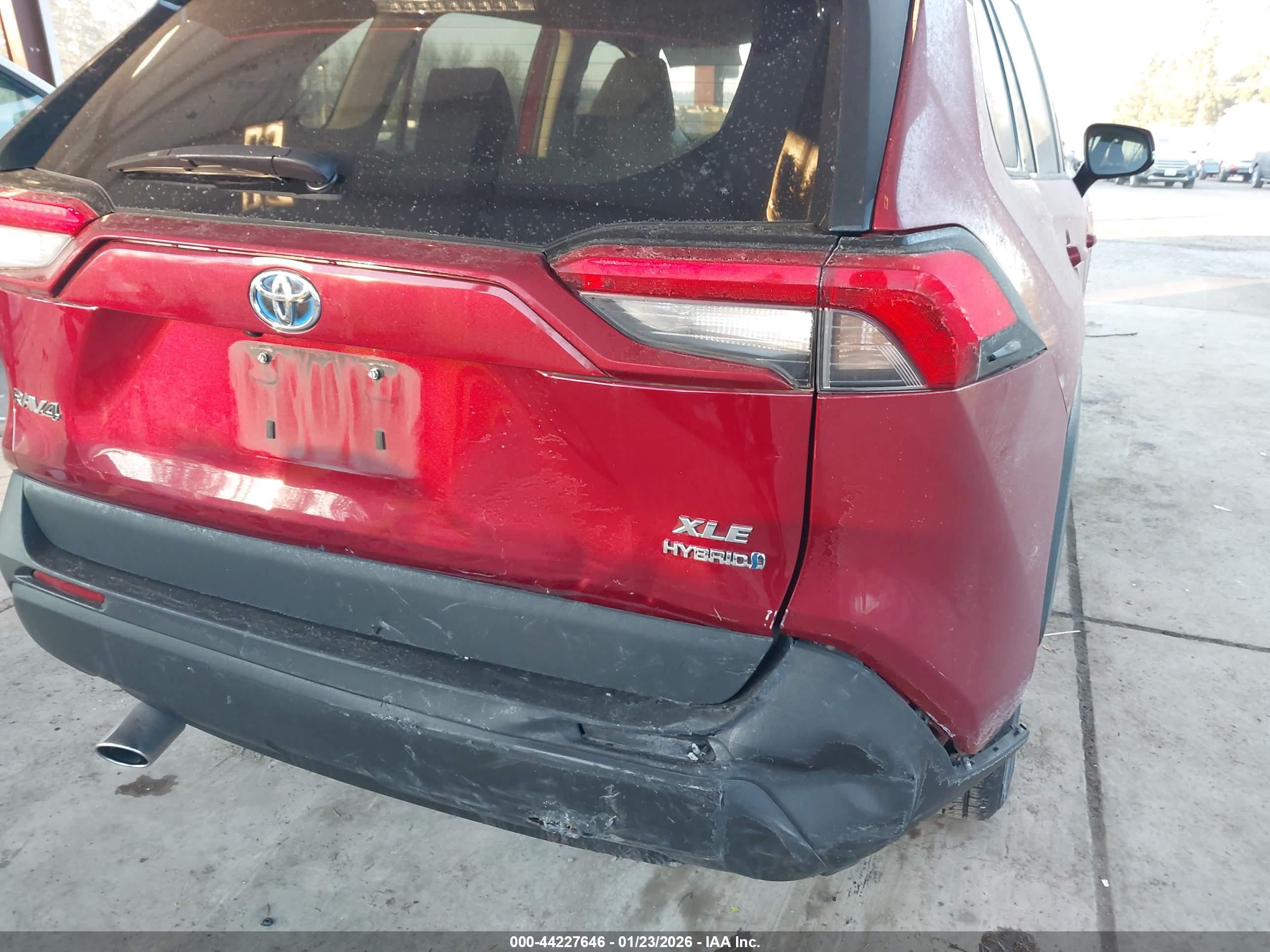 TOYOTA RAV4 image 6