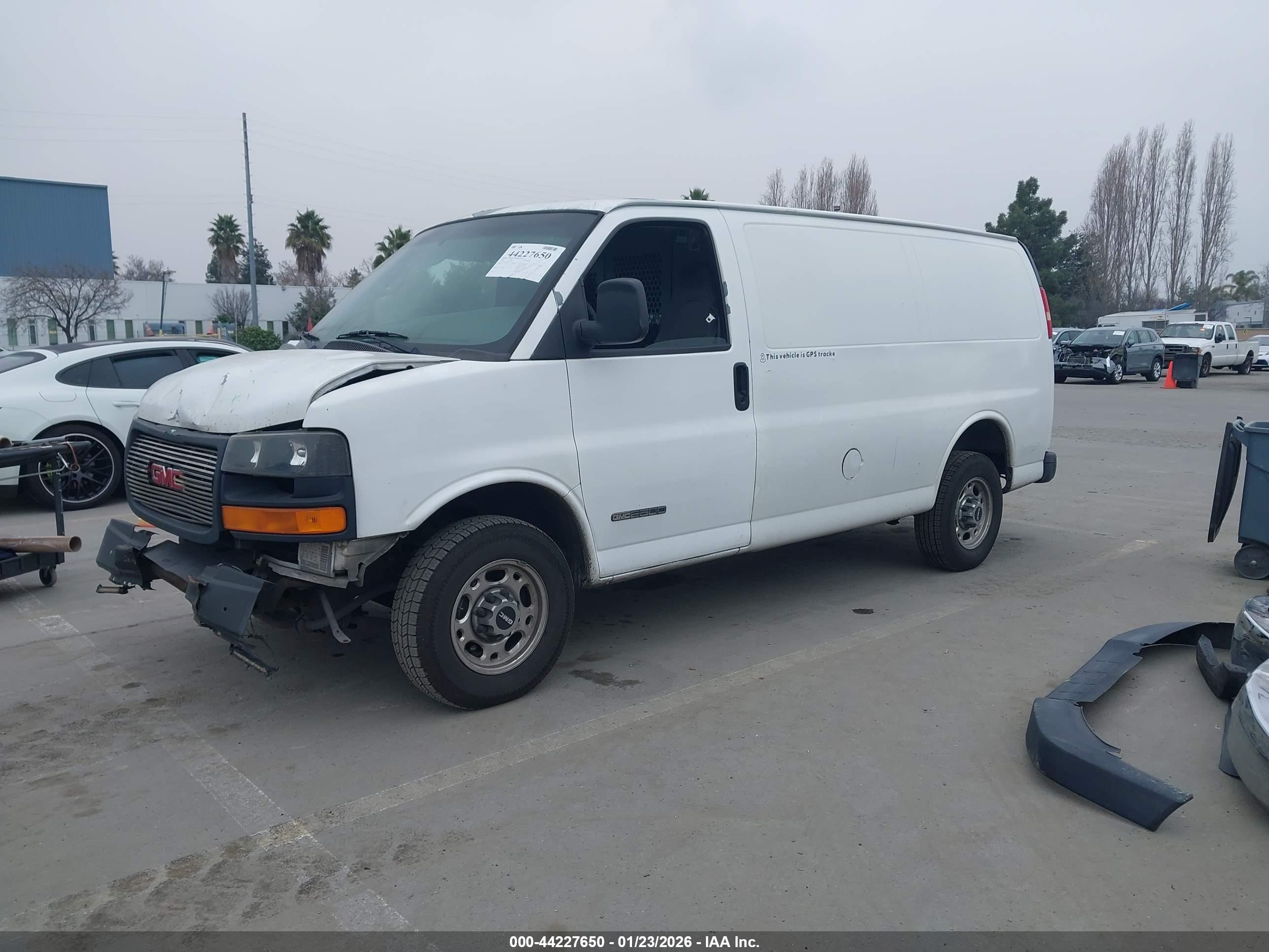 GMC SAVANA image 2