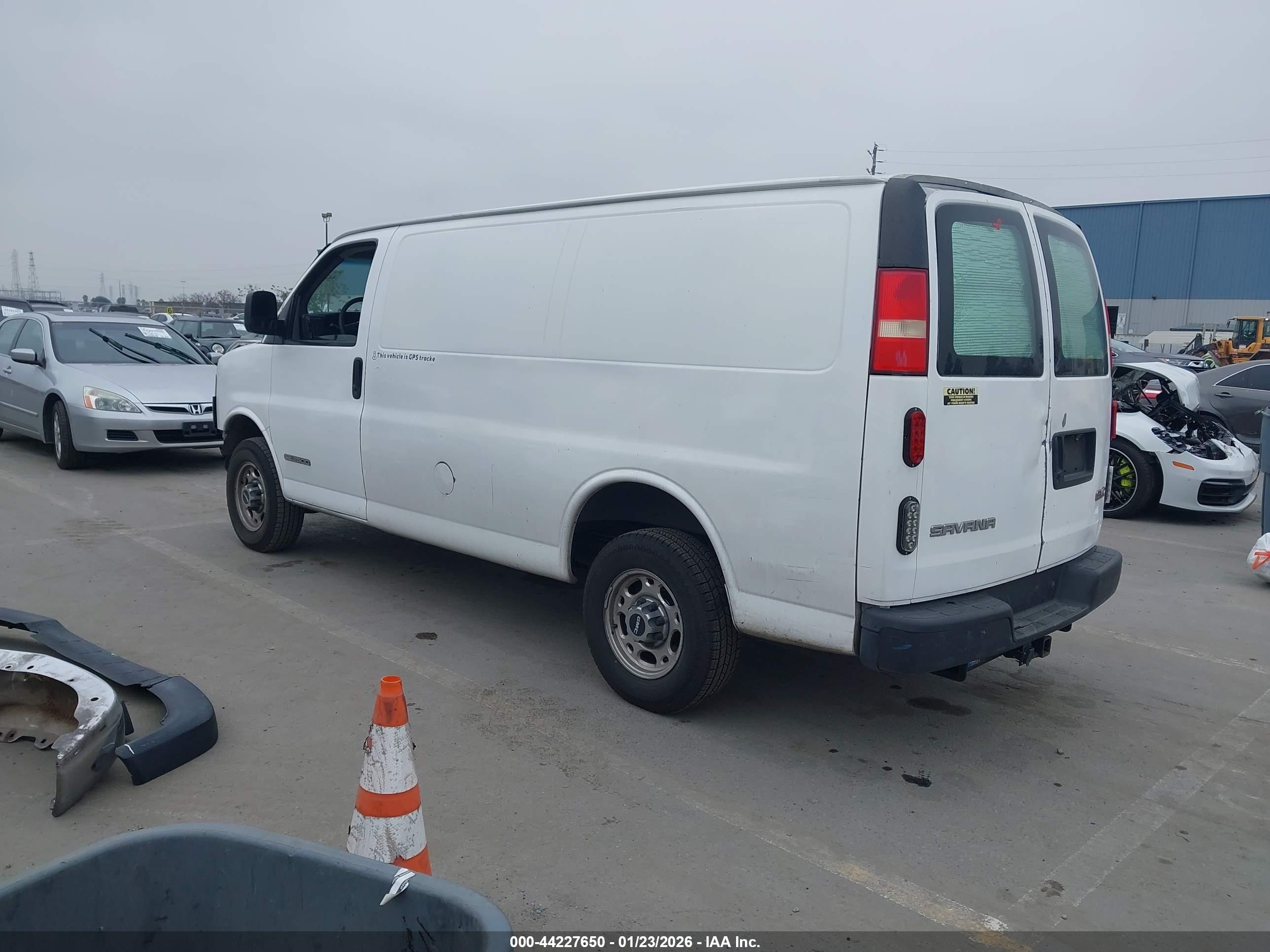GMC SAVANA image 3