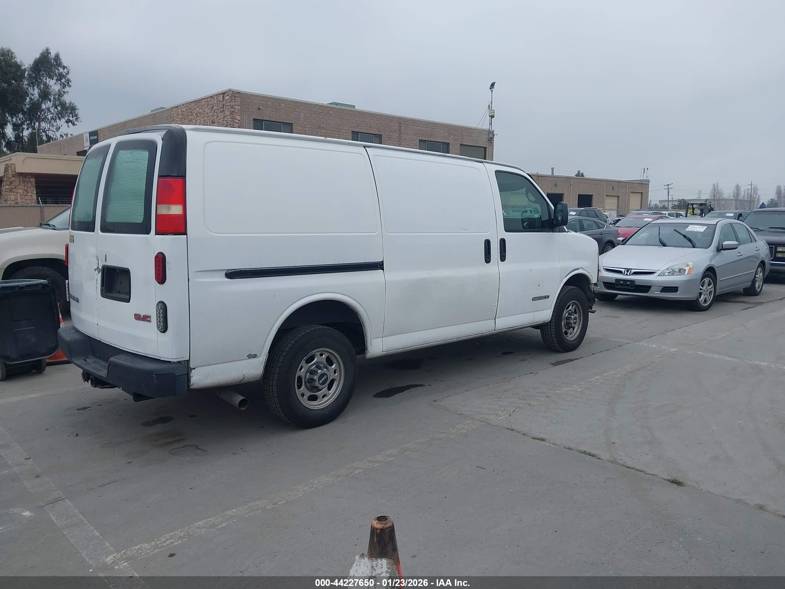 GMC SAVANA image 4