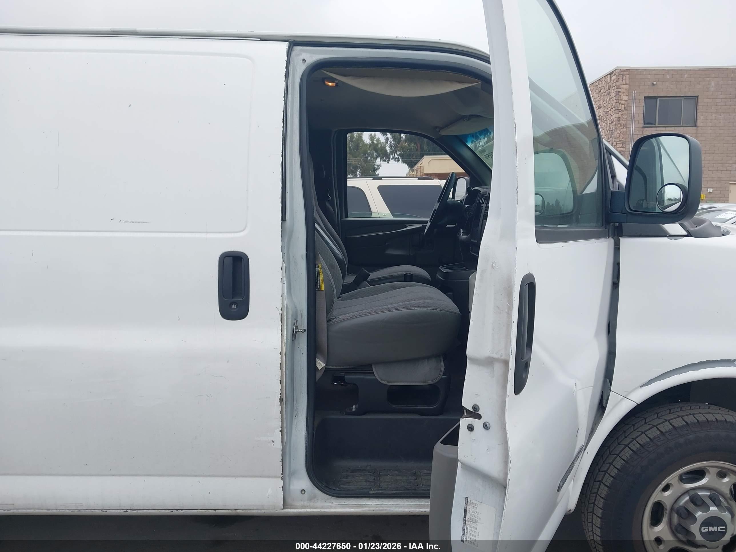 GMC SAVANA image 5