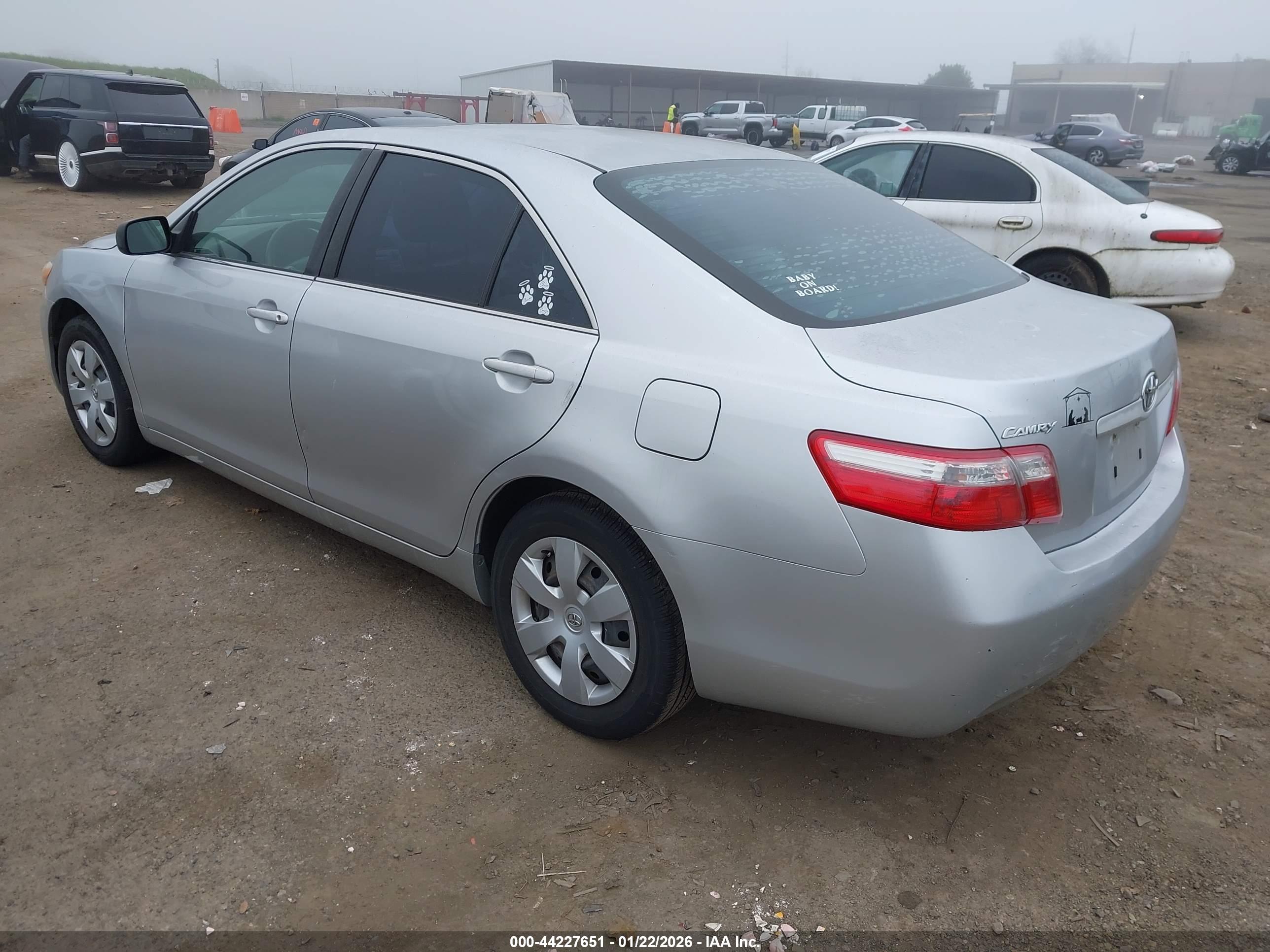 TOYOTA CAMRY image 3