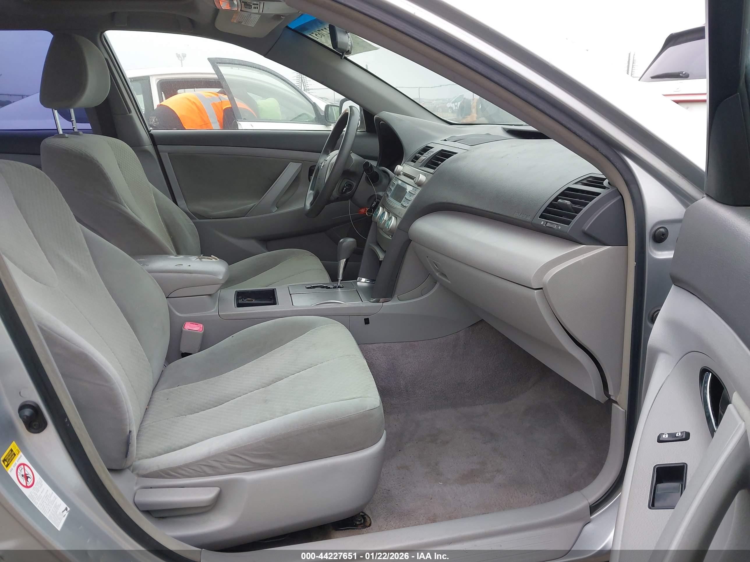 TOYOTA CAMRY image 5