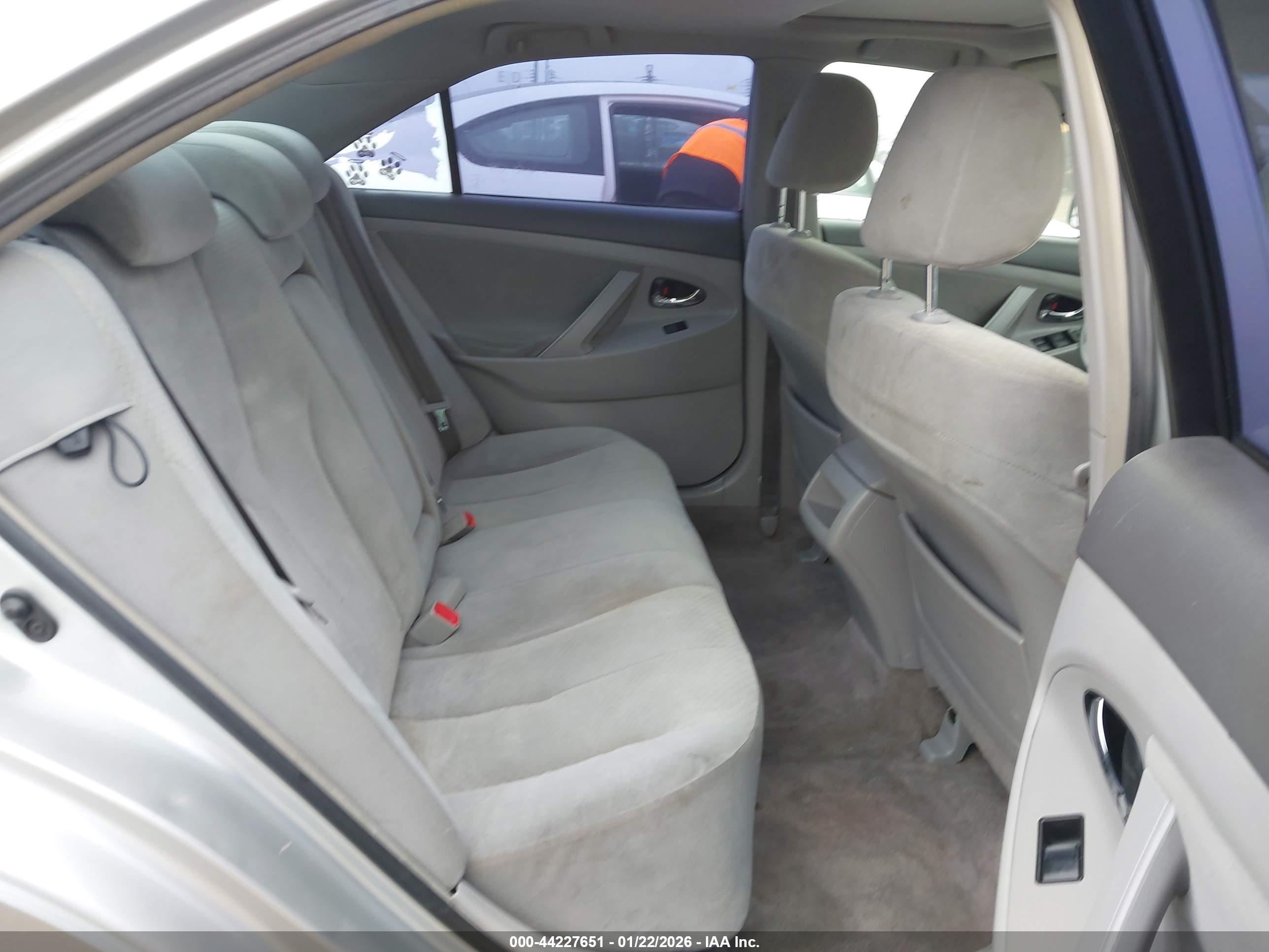 TOYOTA CAMRY image 8