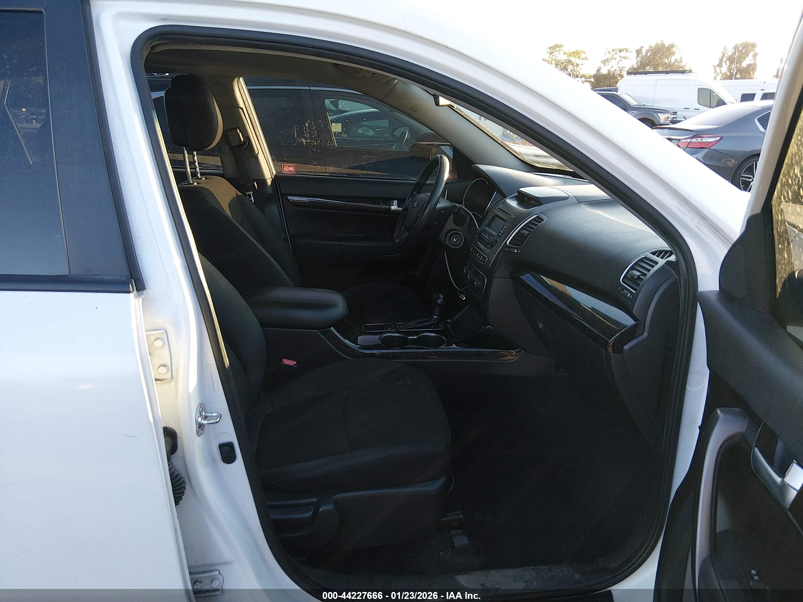 KIA SORENTO image 5
