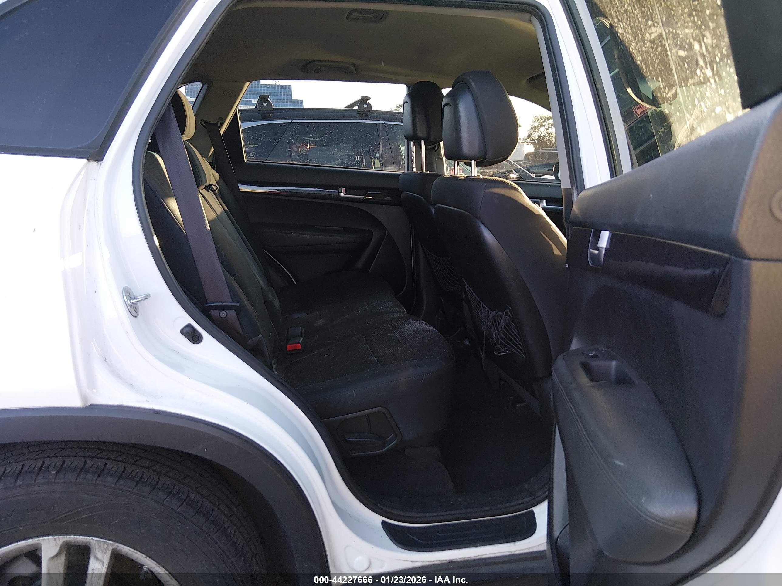 KIA SORENTO image 8