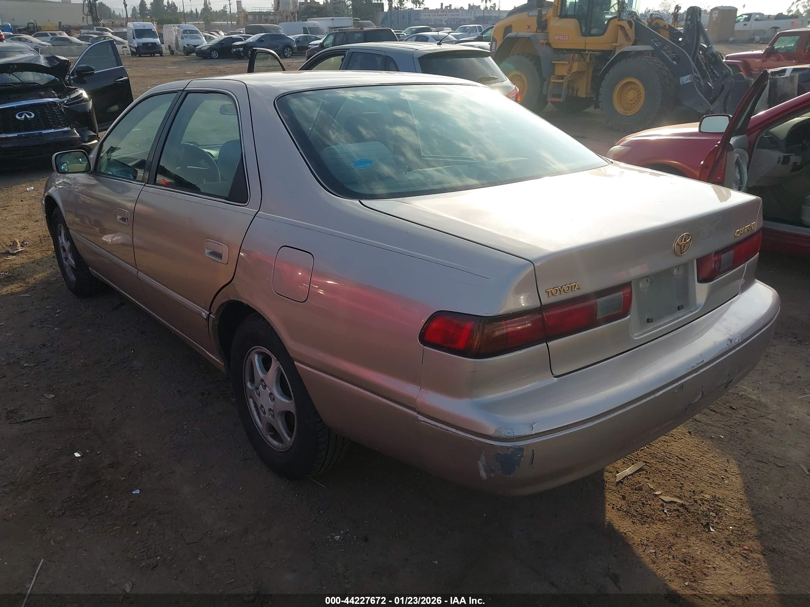 TOYOTA CAMRY image 3