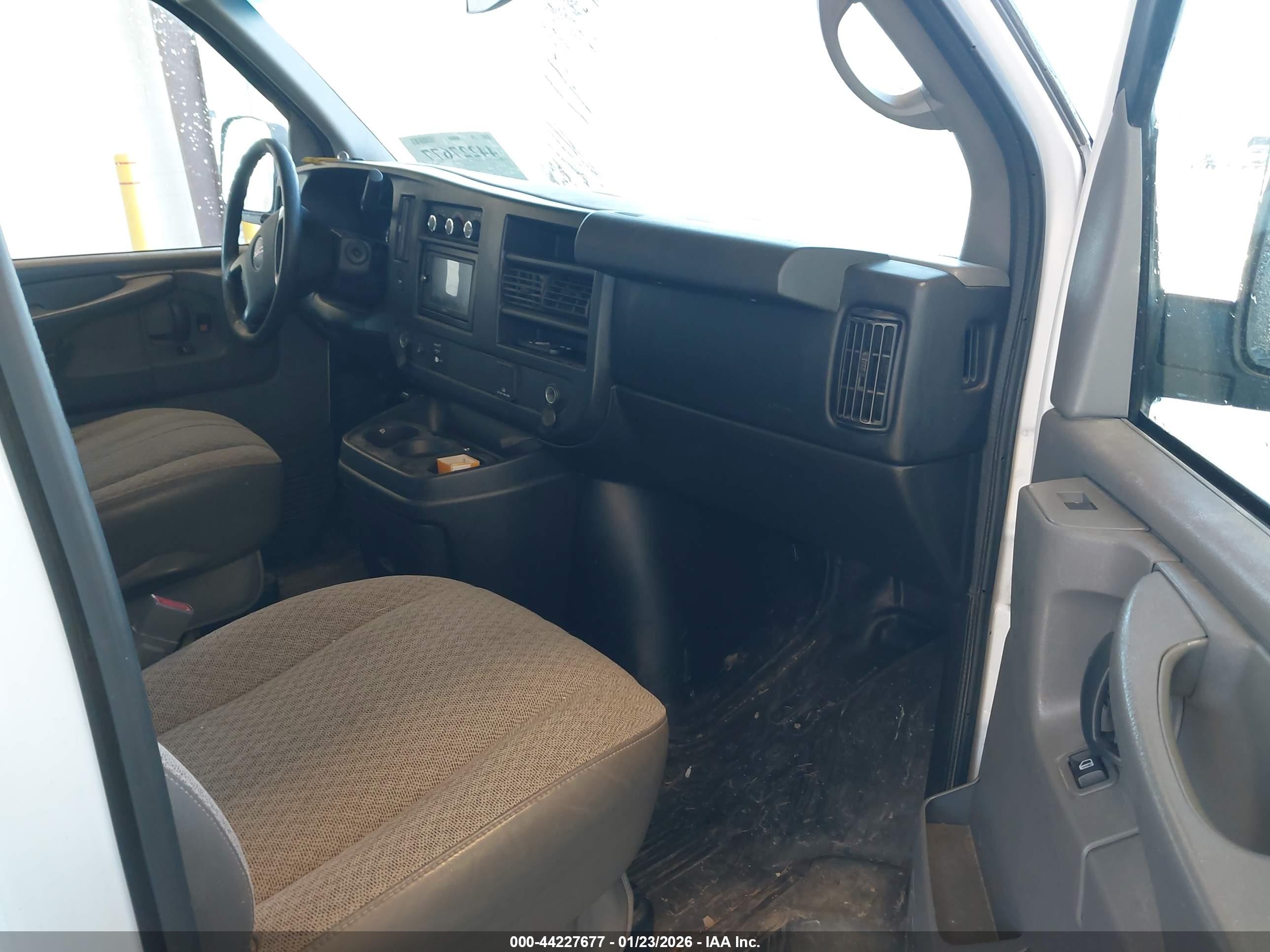 GMC SAVANA image 5