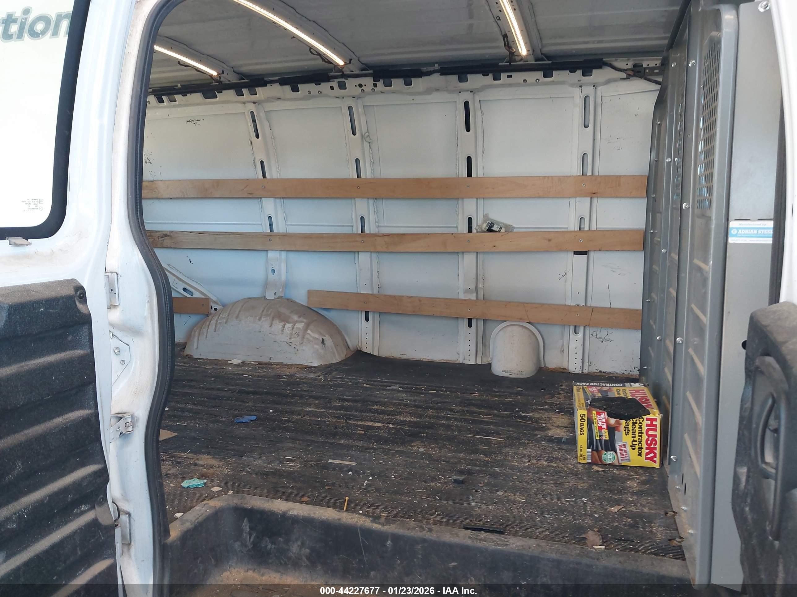 GMC SAVANA image 8