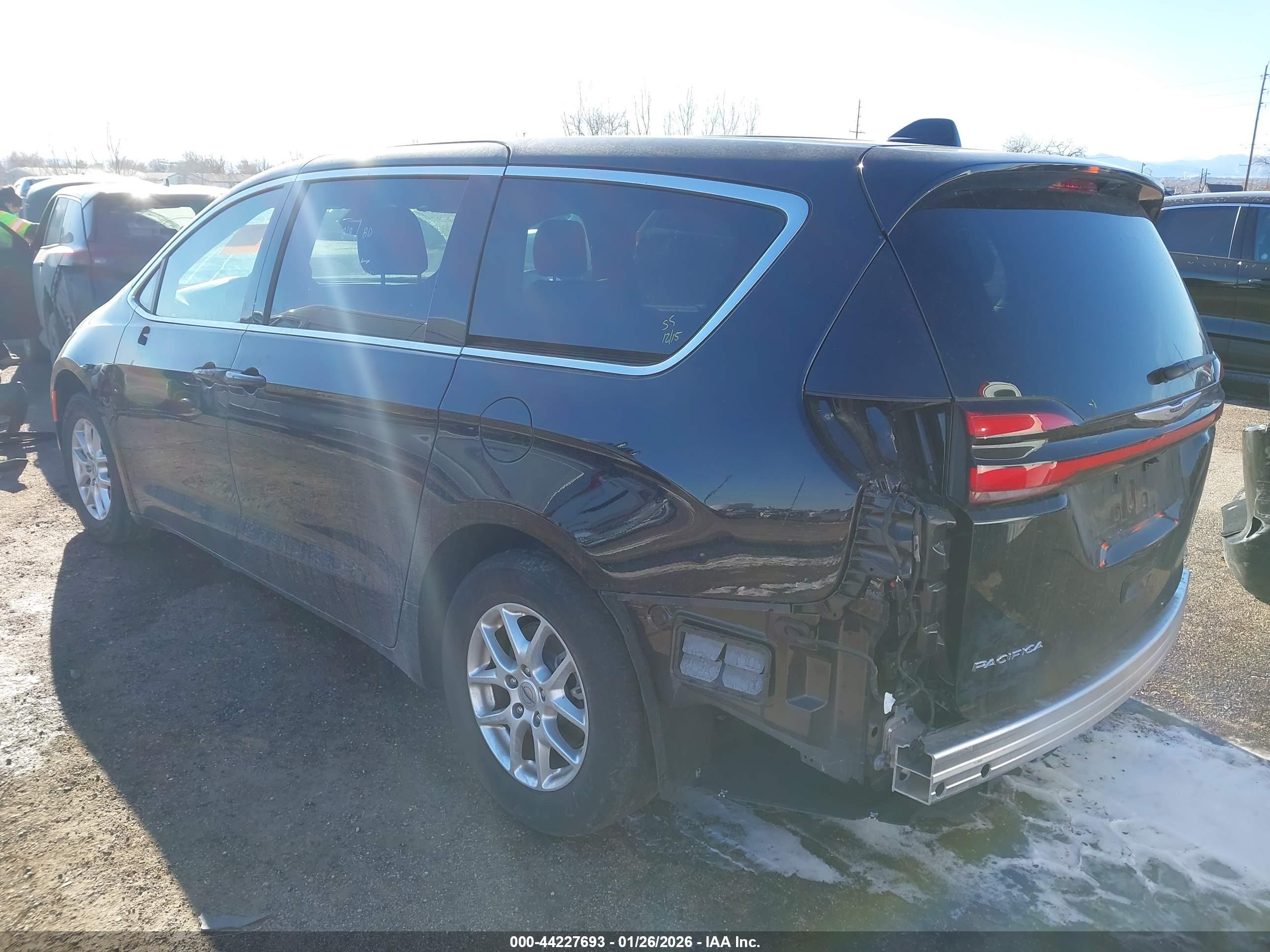 CHRYSLER PACIFICA image 3