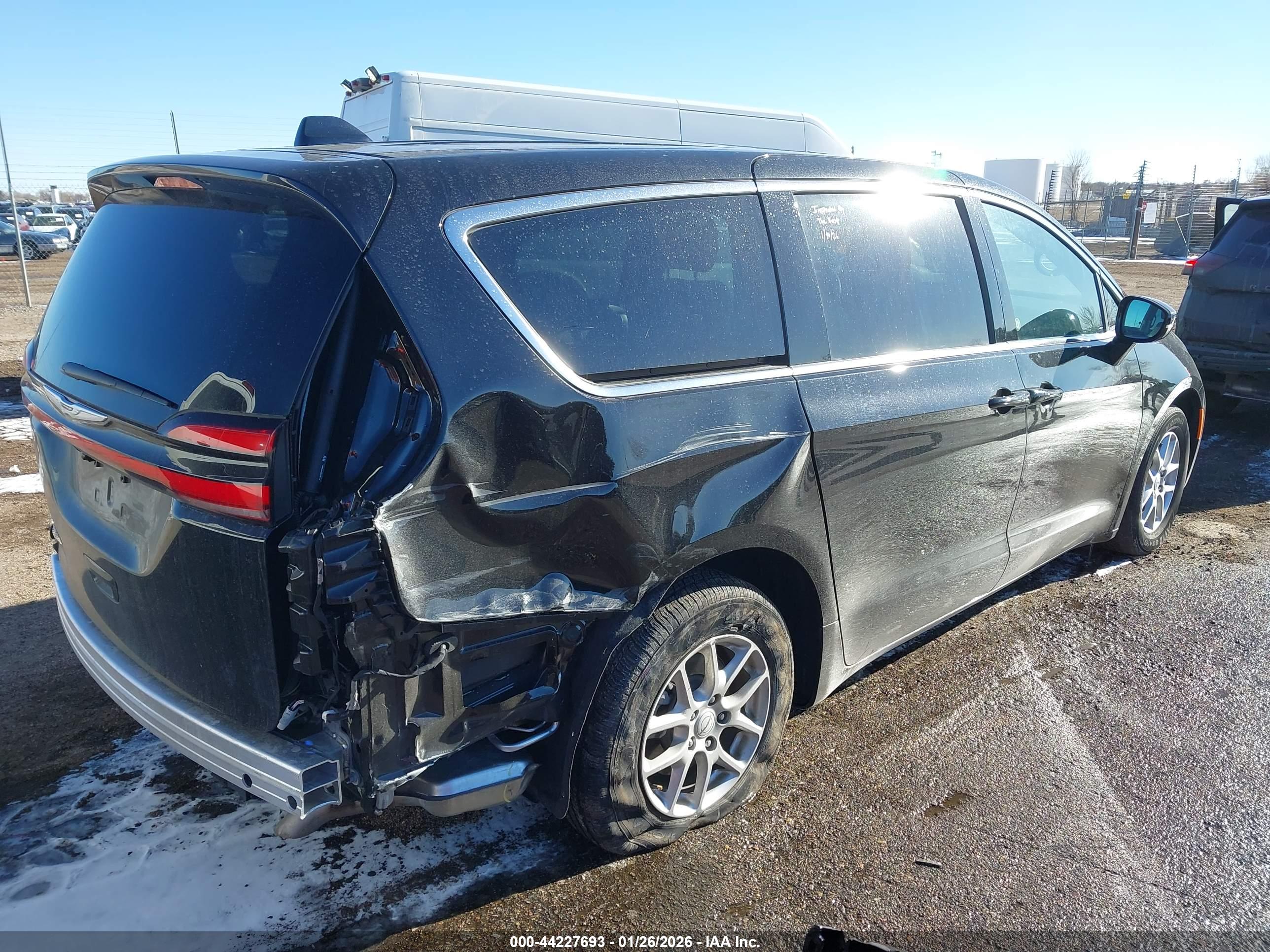 CHRYSLER PACIFICA image 4