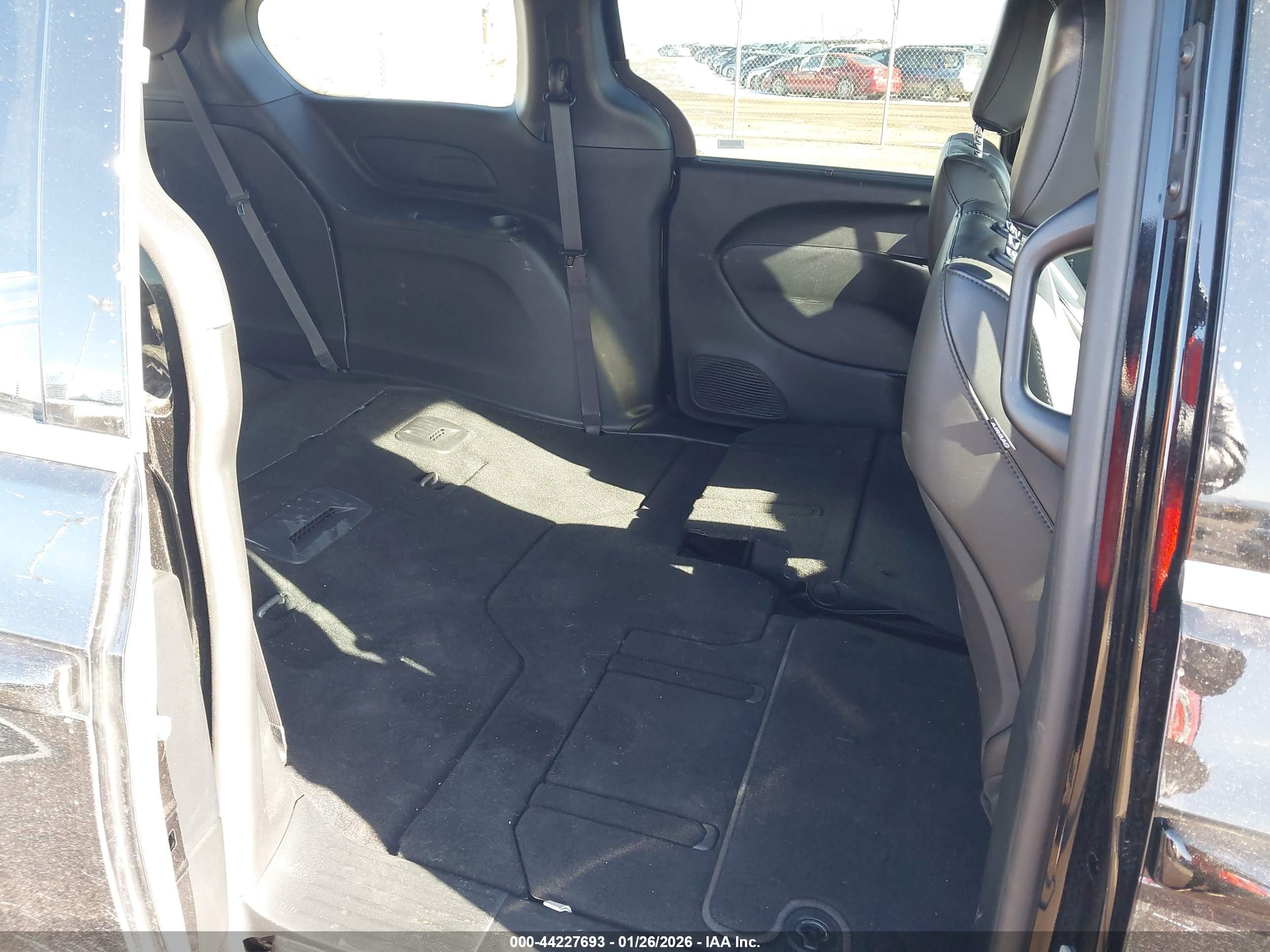 CHRYSLER PACIFICA image 8