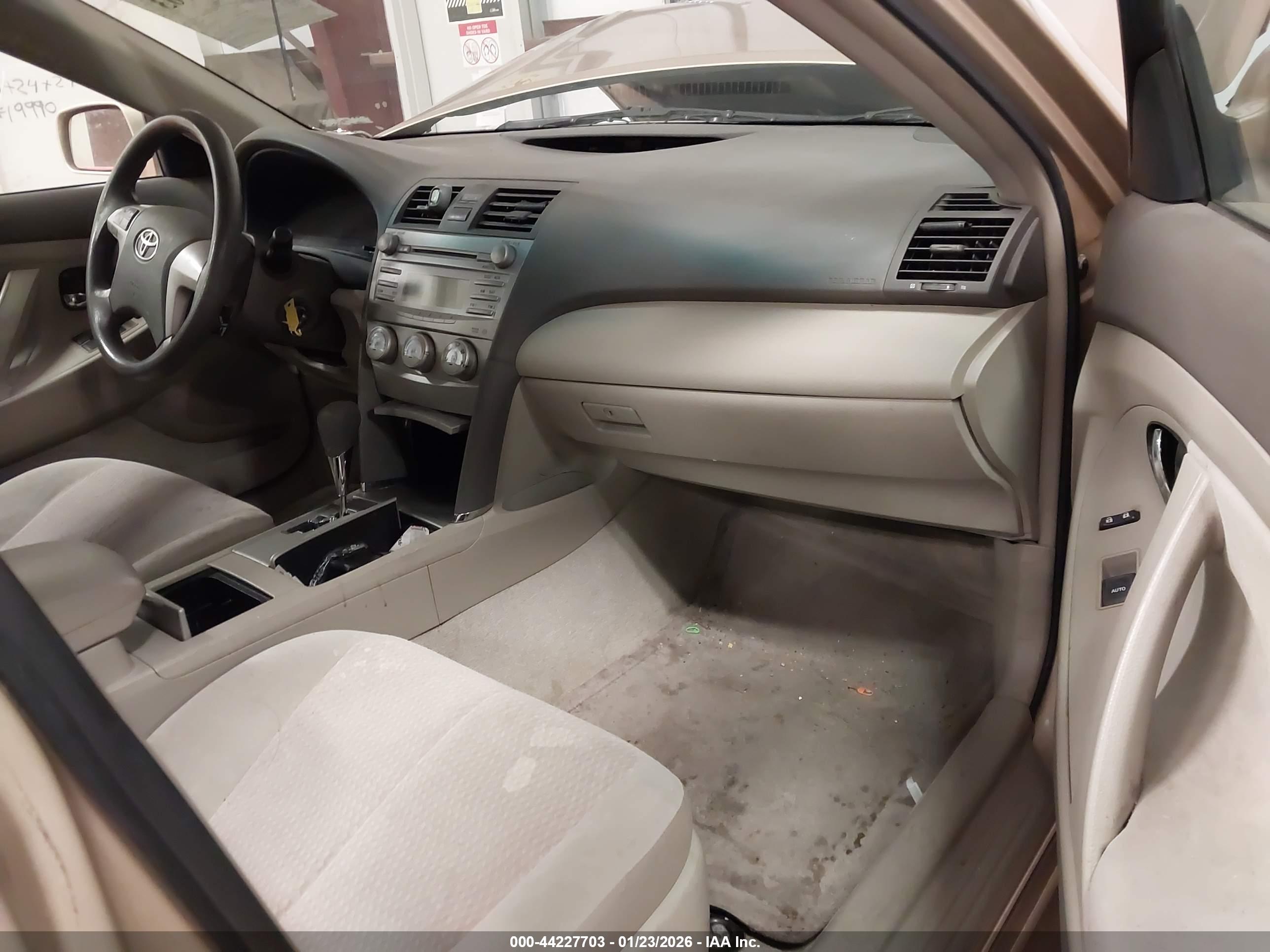 TOYOTA CAMRY image 5