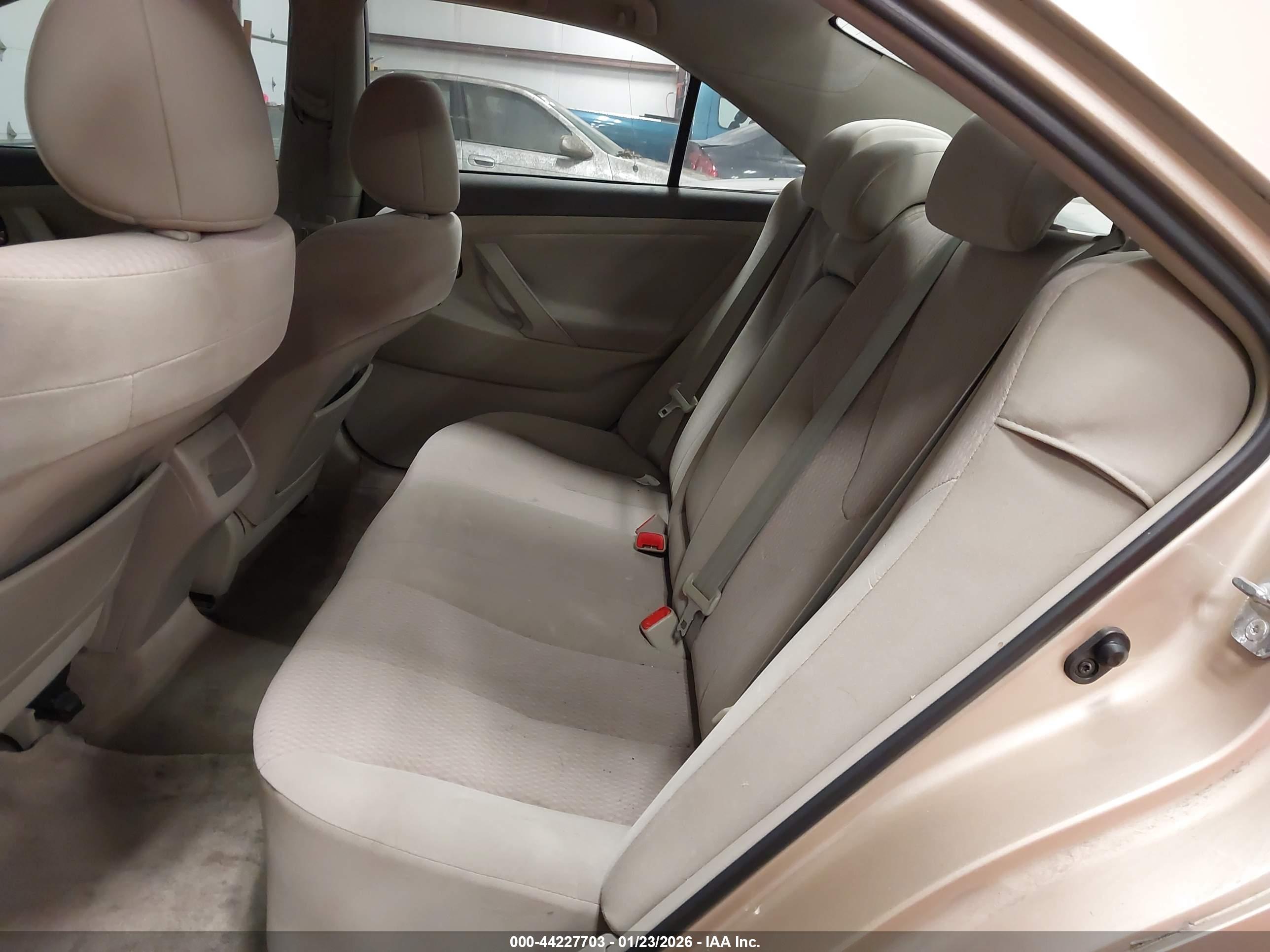 TOYOTA CAMRY image 8