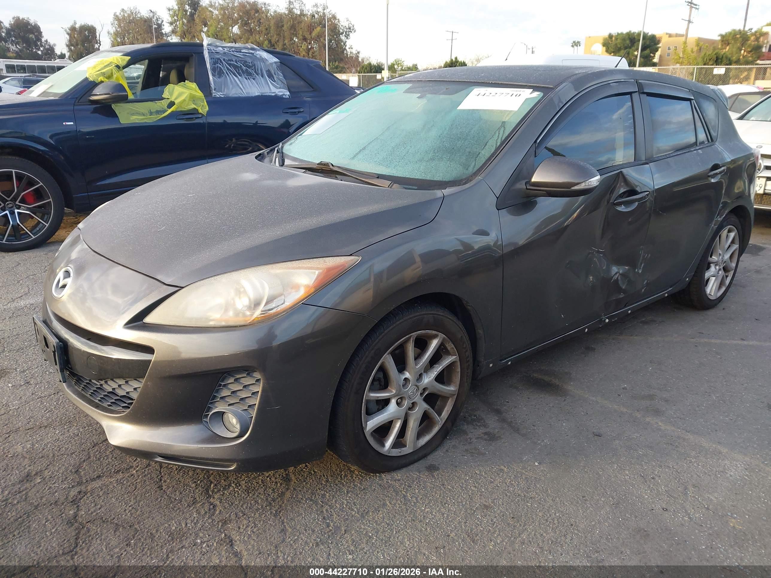 MAZDA MAZDA3 image 2