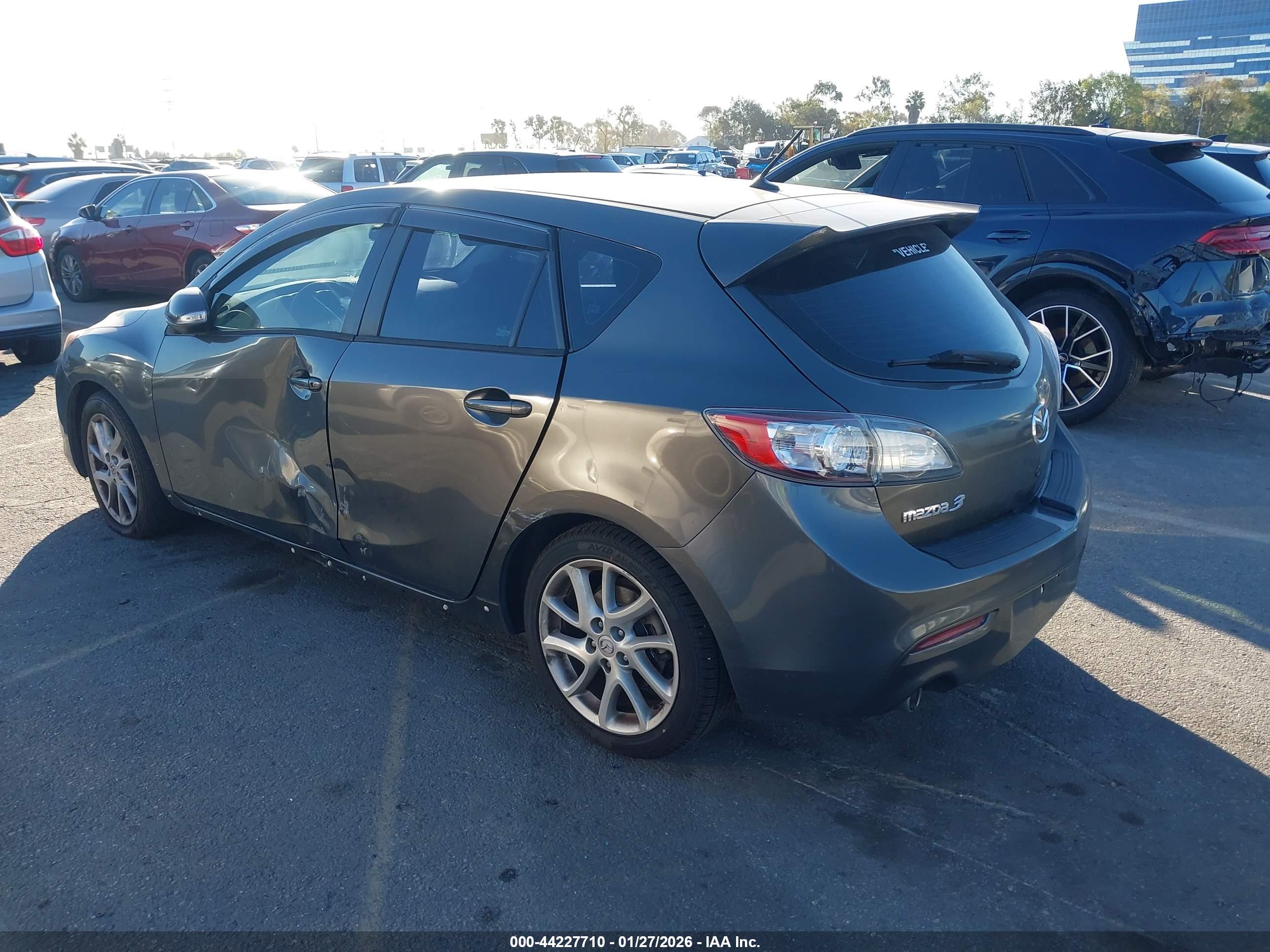 MAZDA MAZDA3 image 3