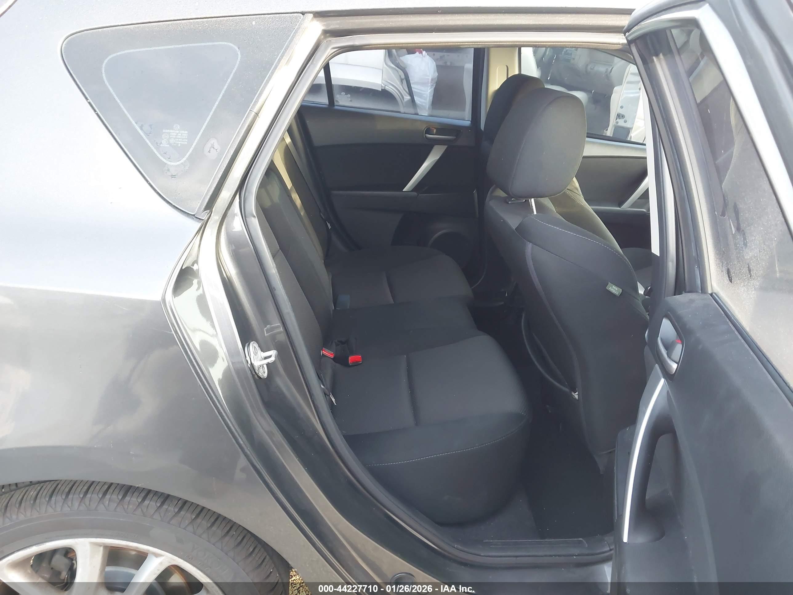MAZDA MAZDA3 image 8