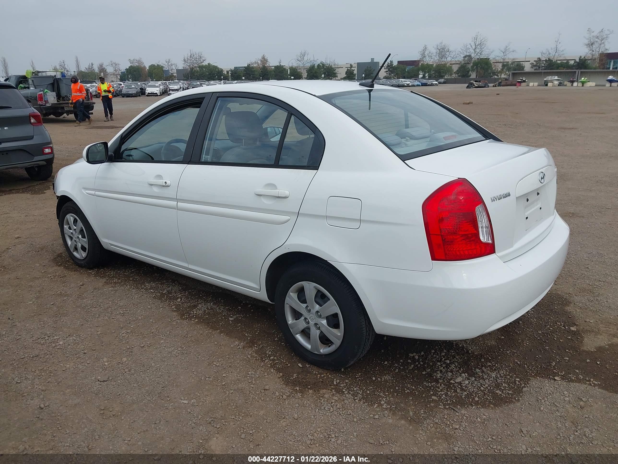 HYUNDAI ACCENT image 3