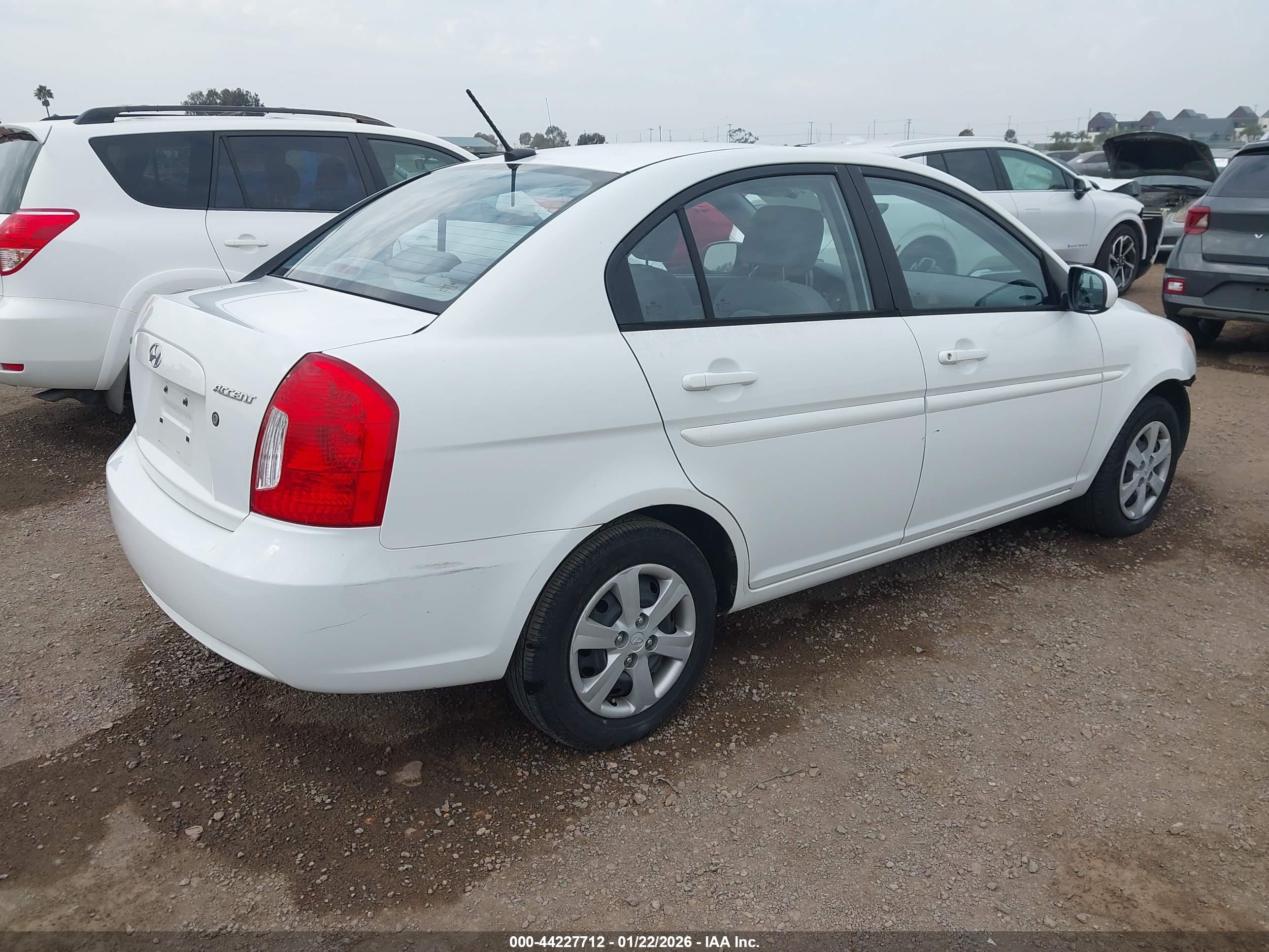 HYUNDAI ACCENT image 4