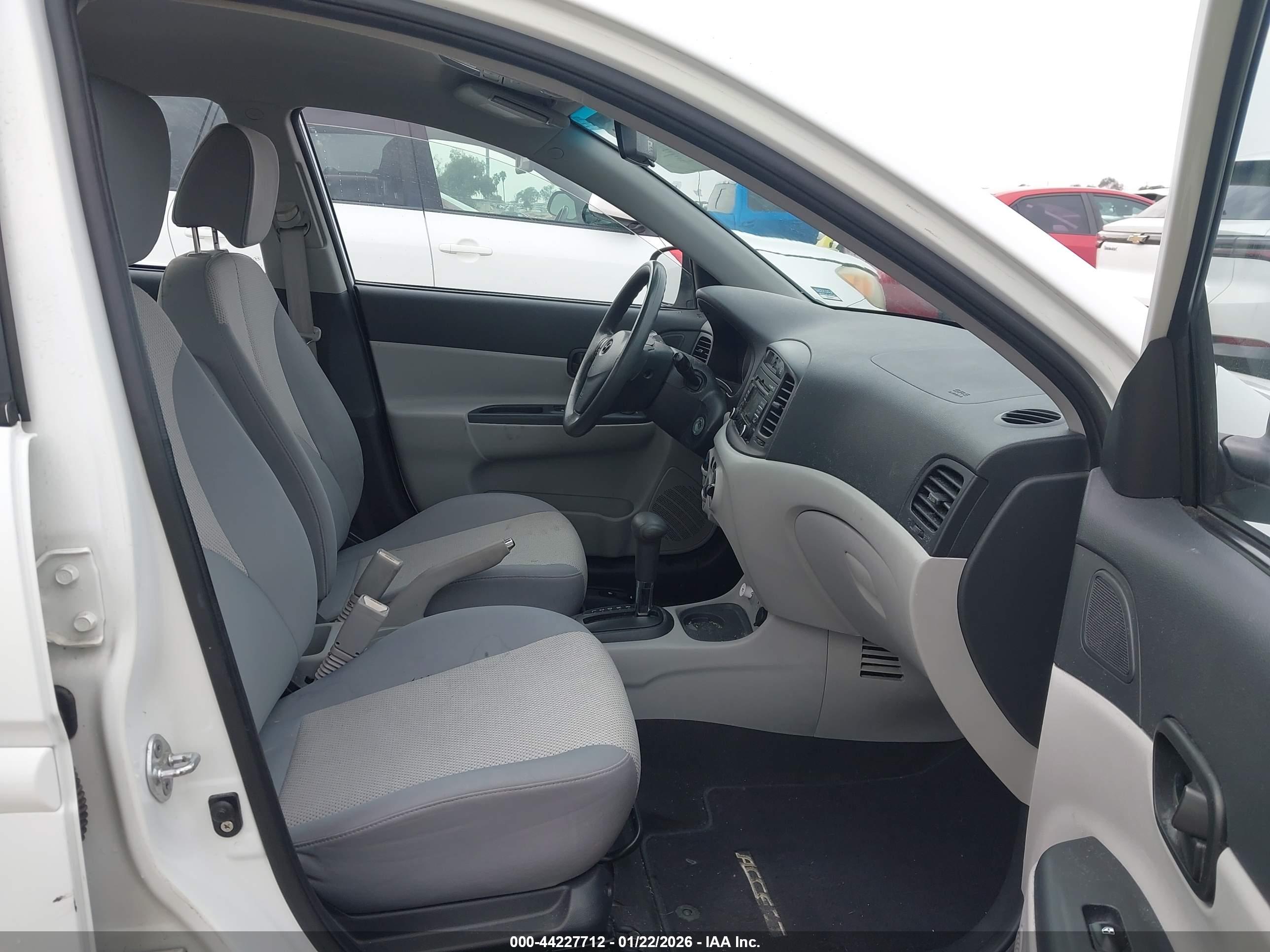 HYUNDAI ACCENT image 5