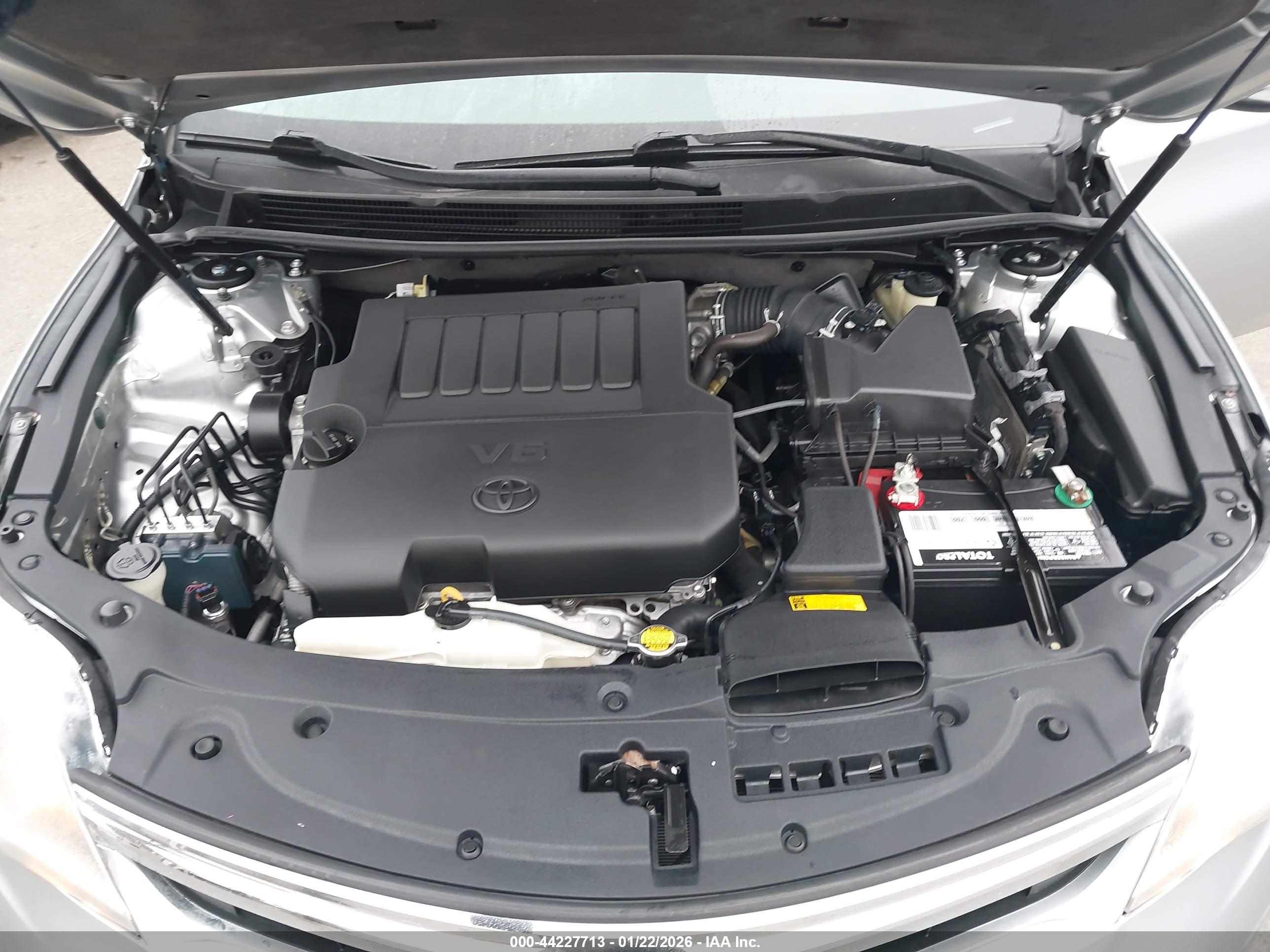 TOYOTA AVALON image 10