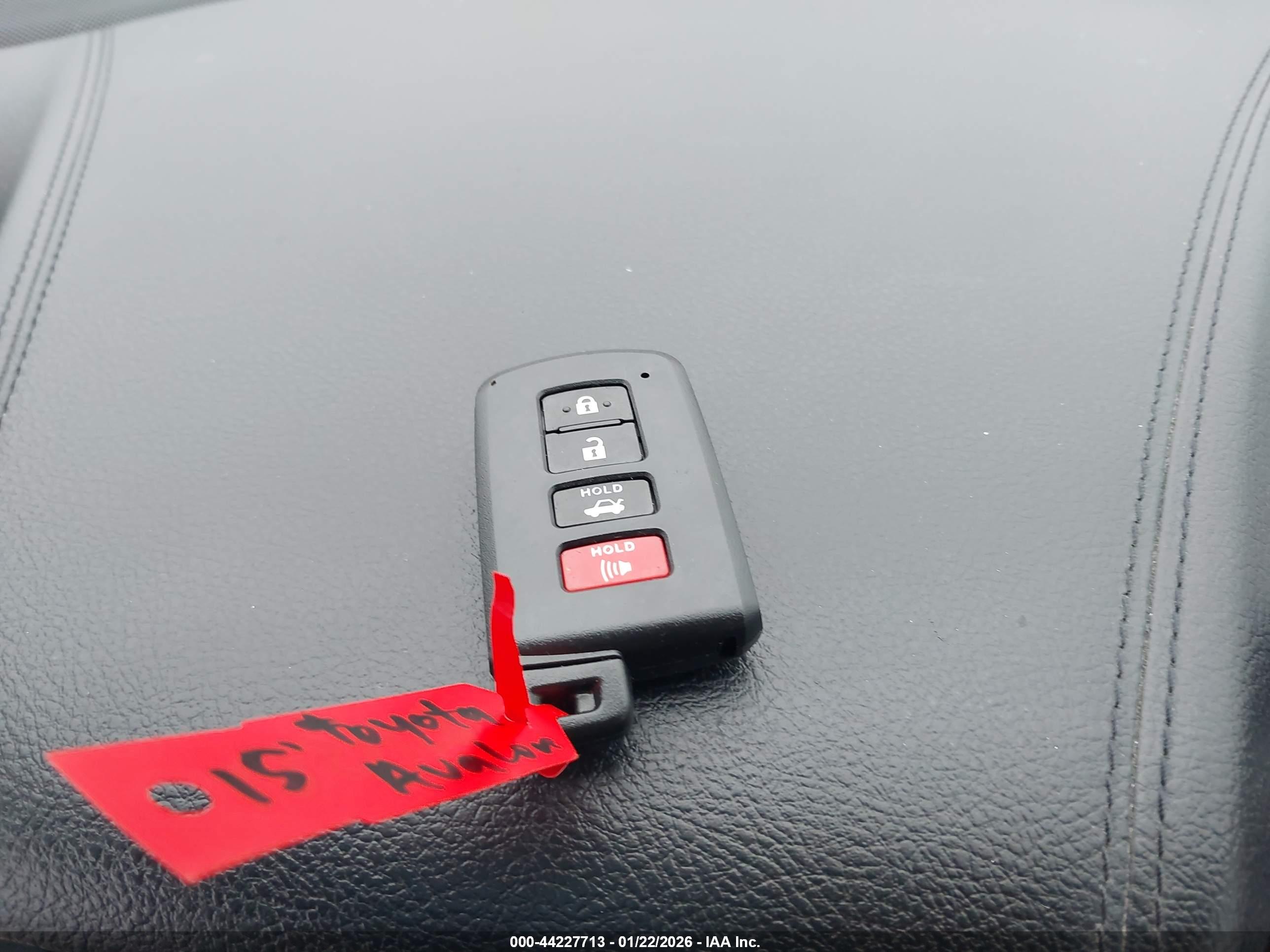 TOYOTA AVALON image 11