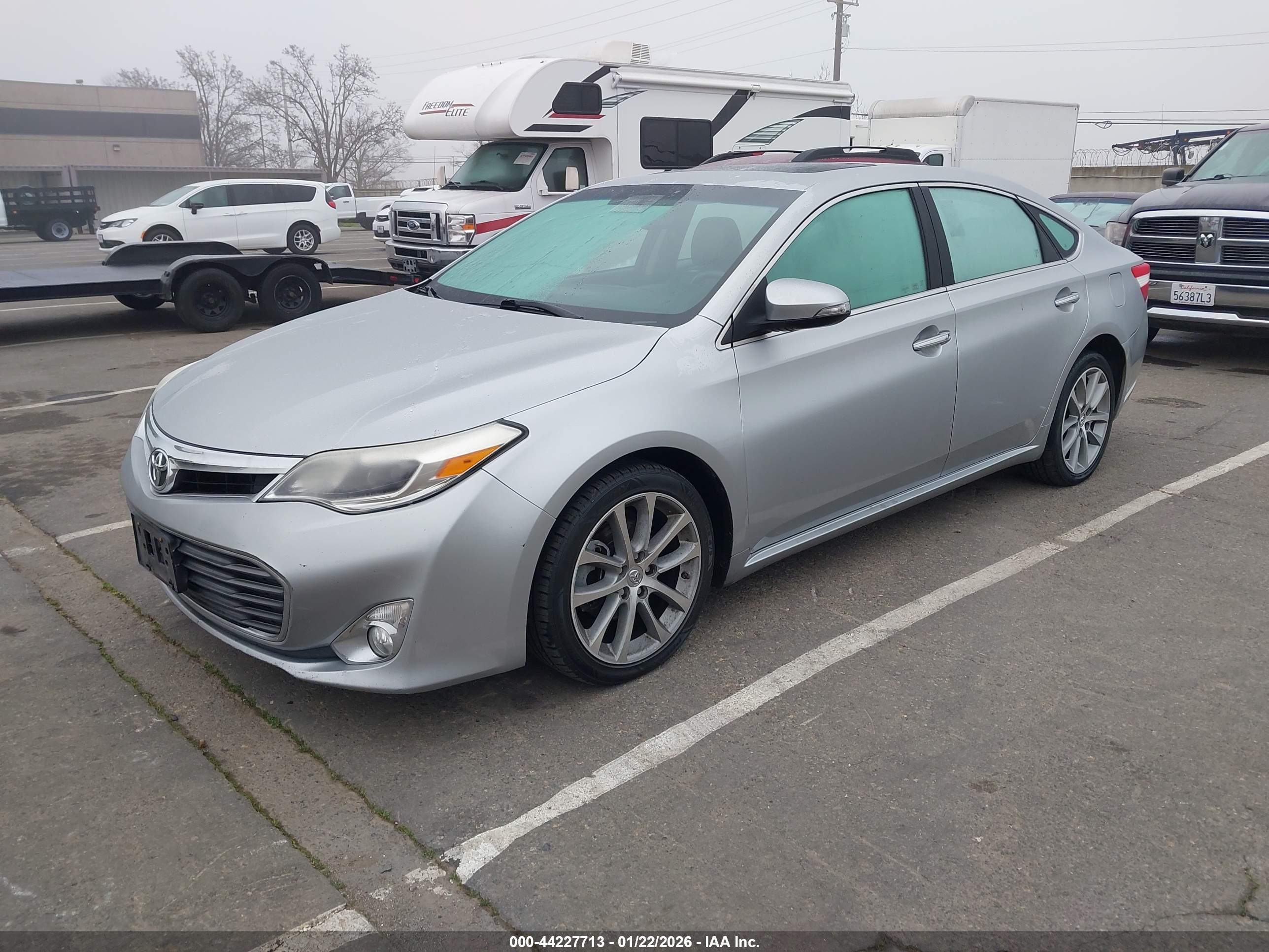 TOYOTA AVALON image 2