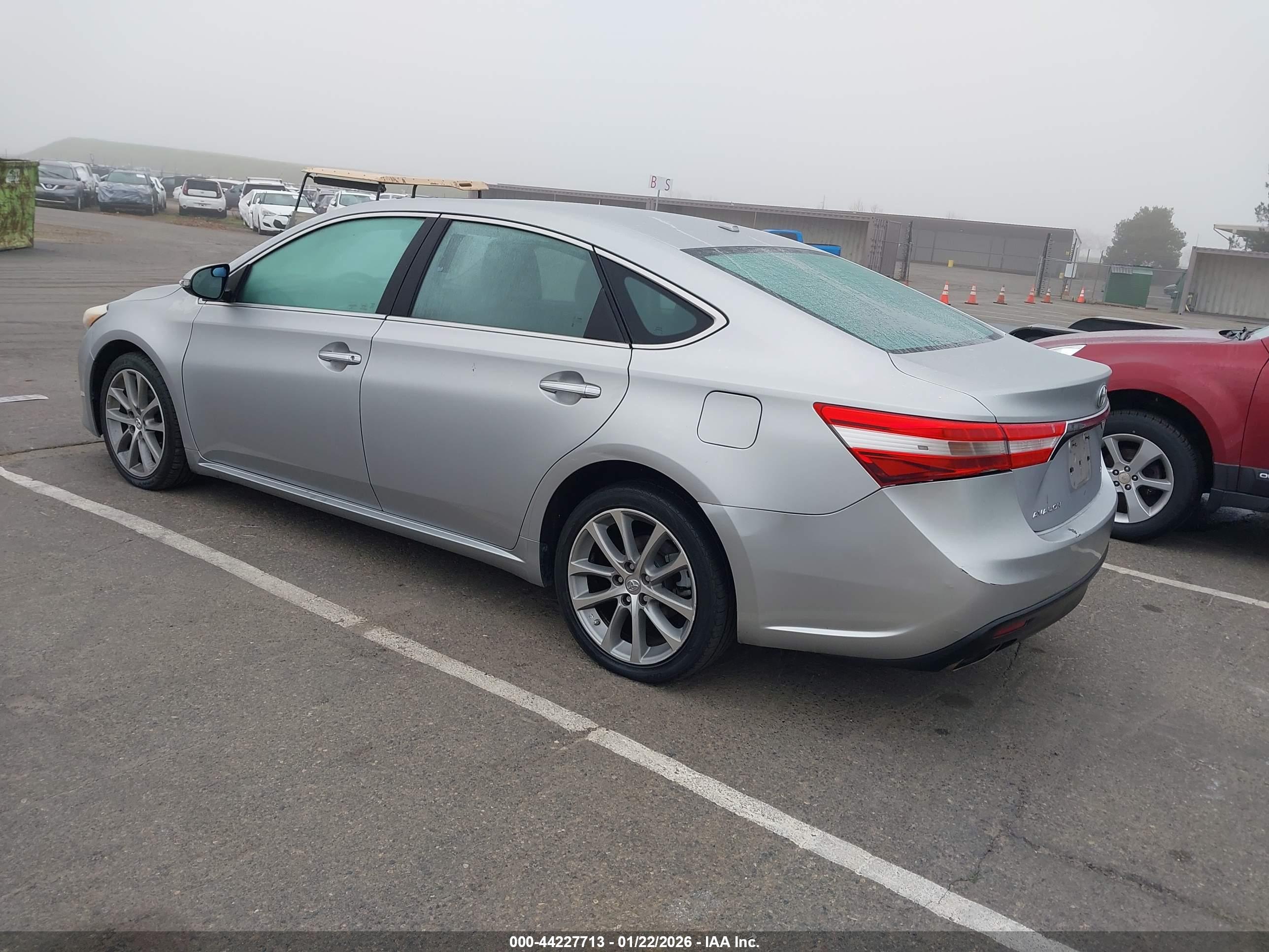 TOYOTA AVALON image 3