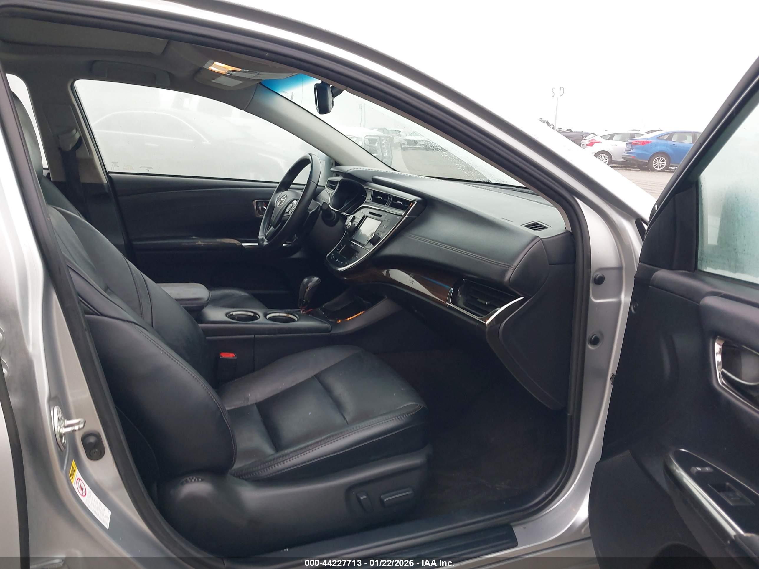 TOYOTA AVALON image 5