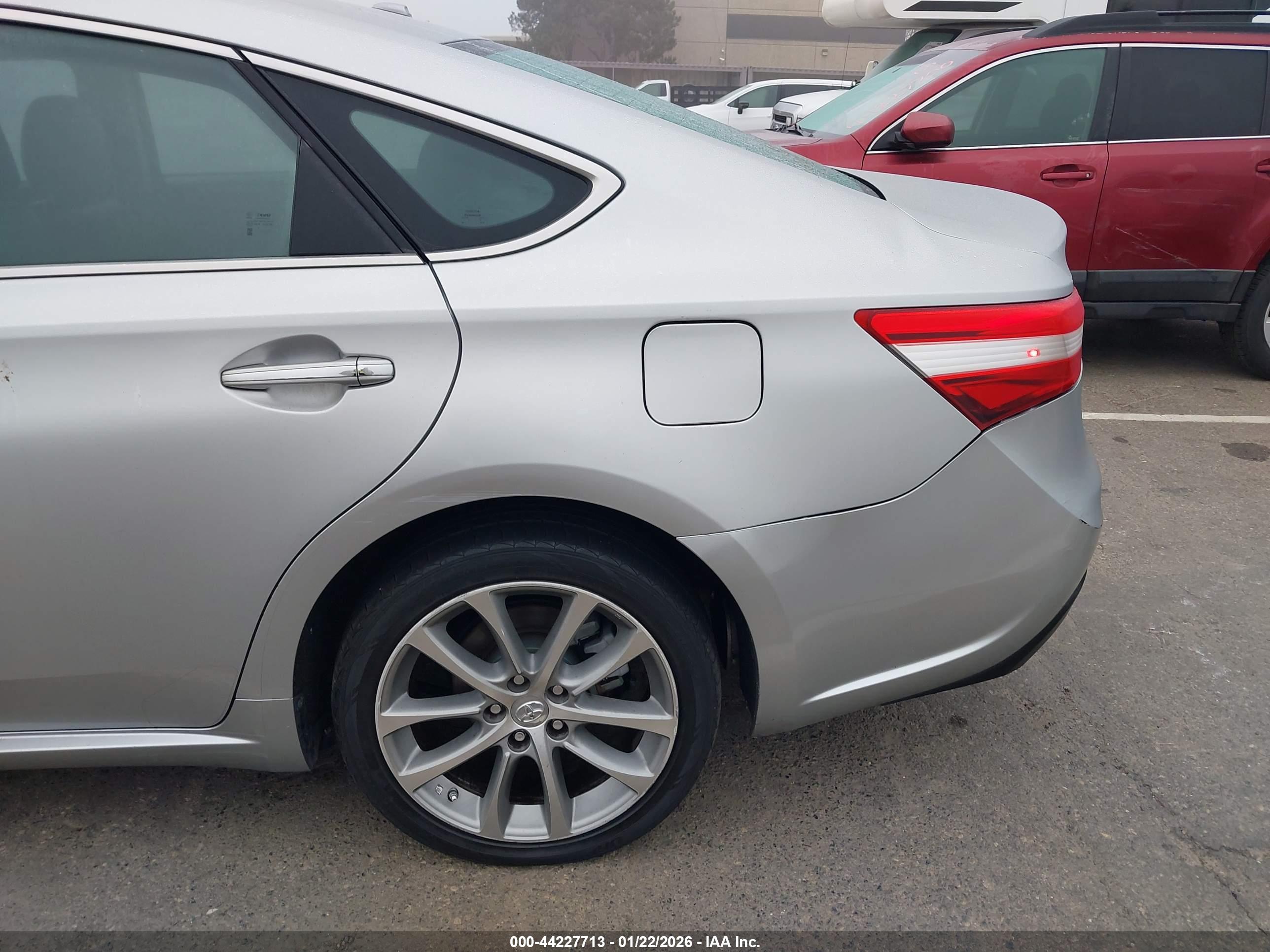 TOYOTA AVALON image 6