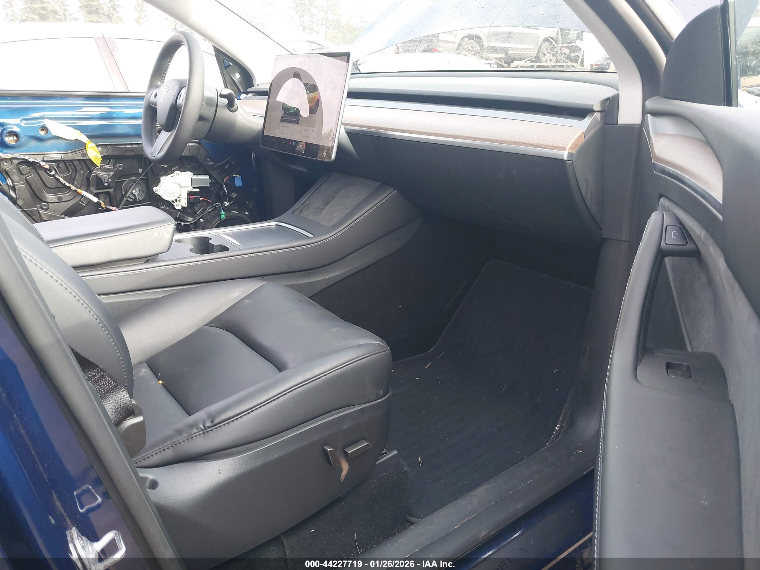 TESLA MODEL image 5