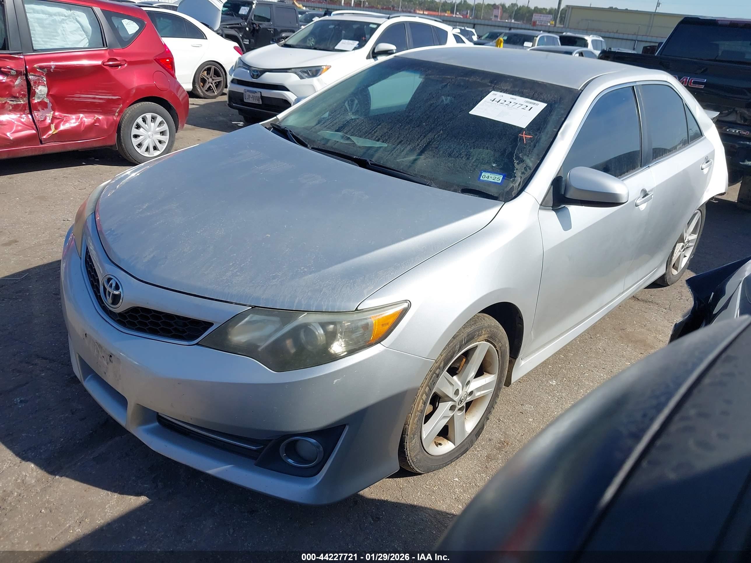 TOYOTA CAMRY image 2