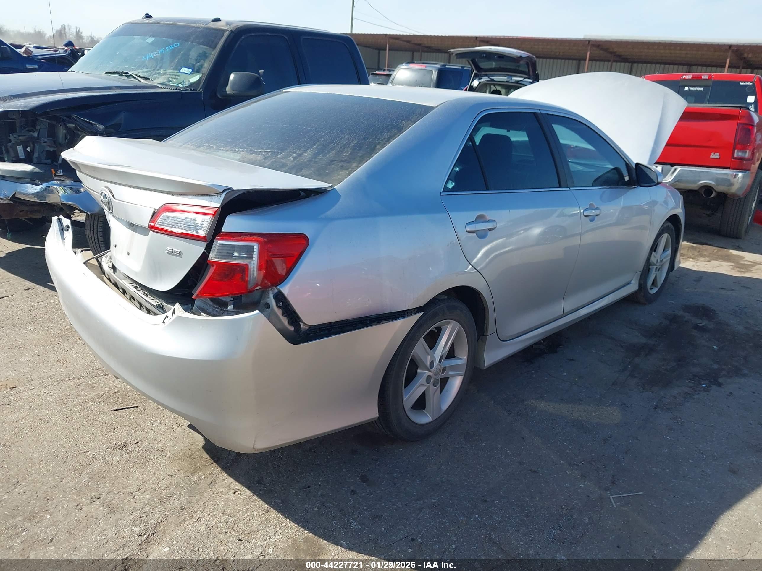 TOYOTA CAMRY image 4