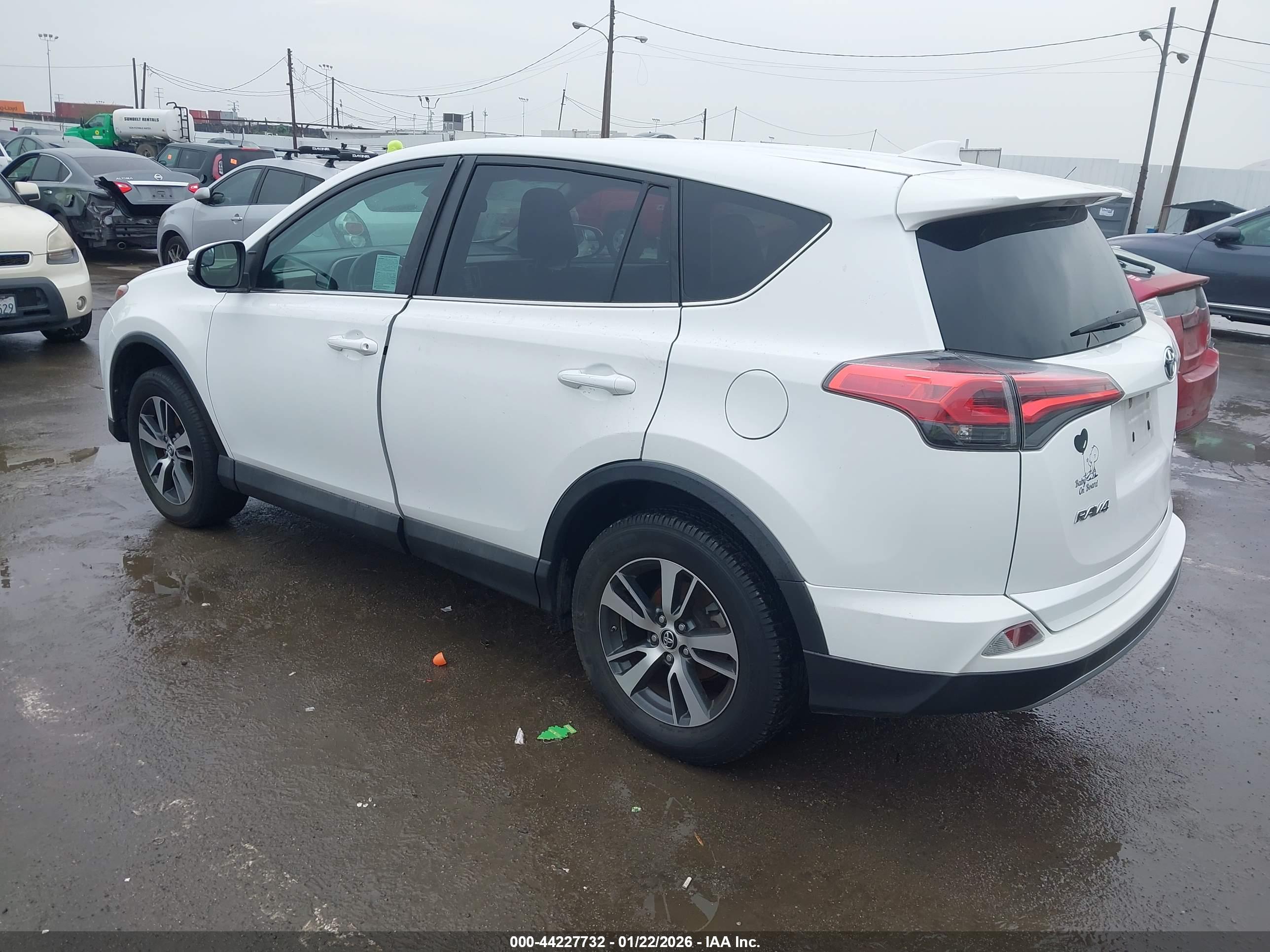 TOYOTA RAV4 image 3