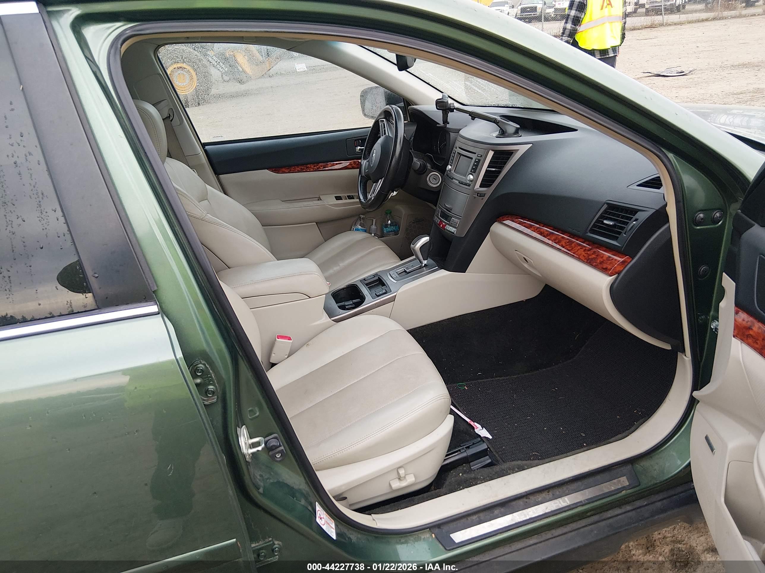 SUBARU OUTBACK image 5