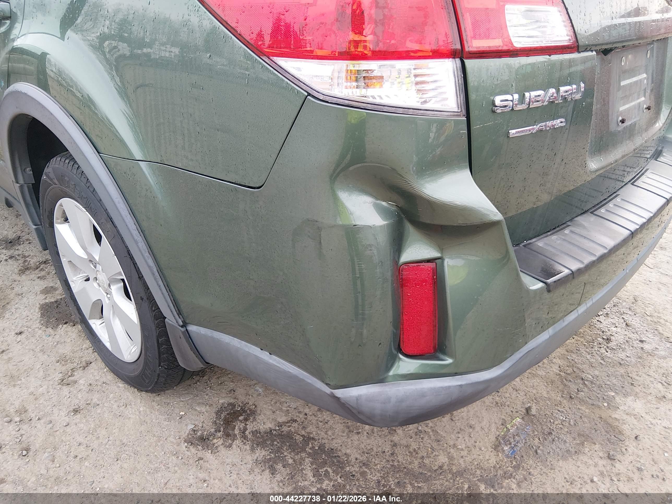 SUBARU OUTBACK image 6