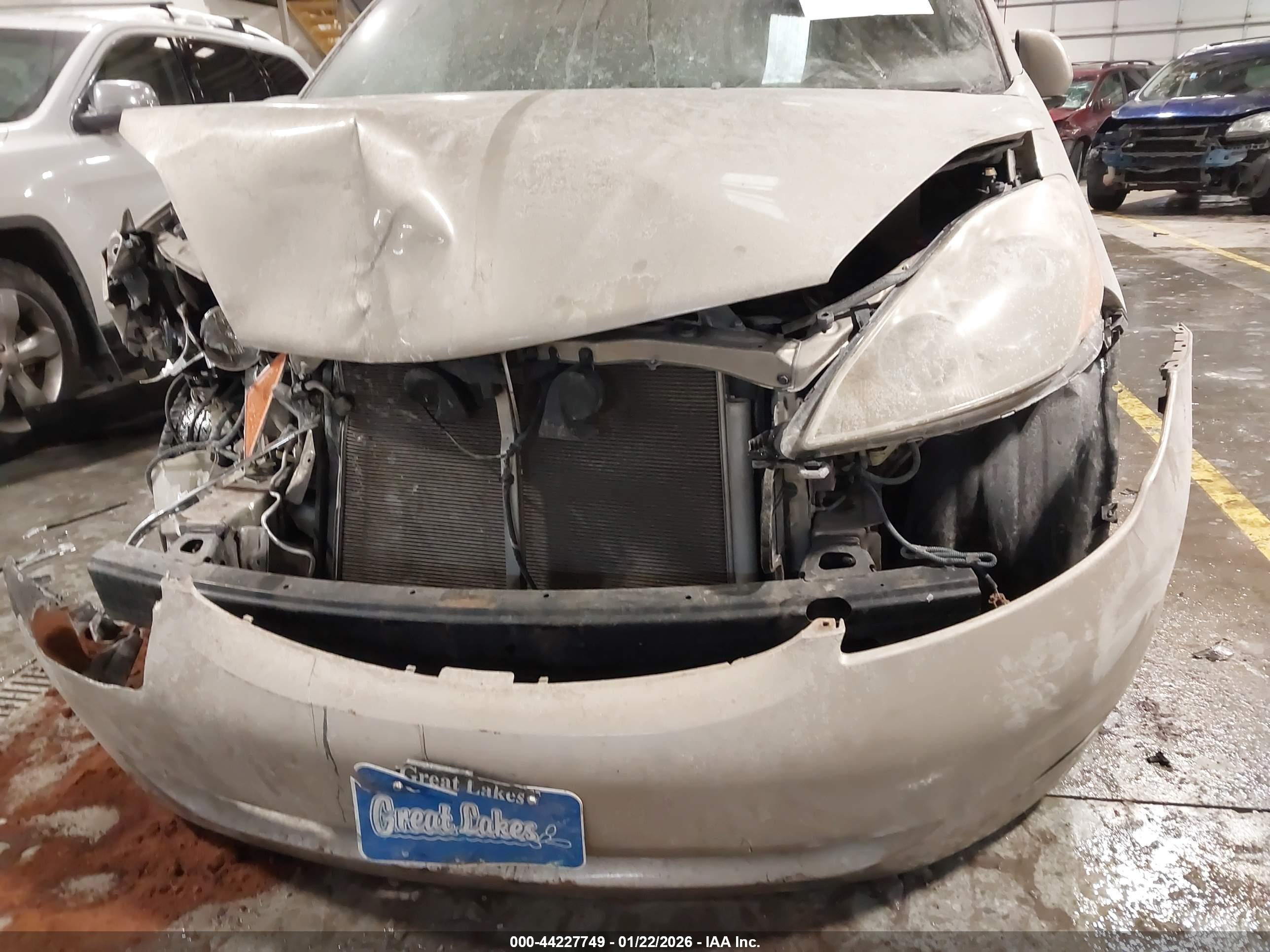 TOYOTA SIENNA image 6