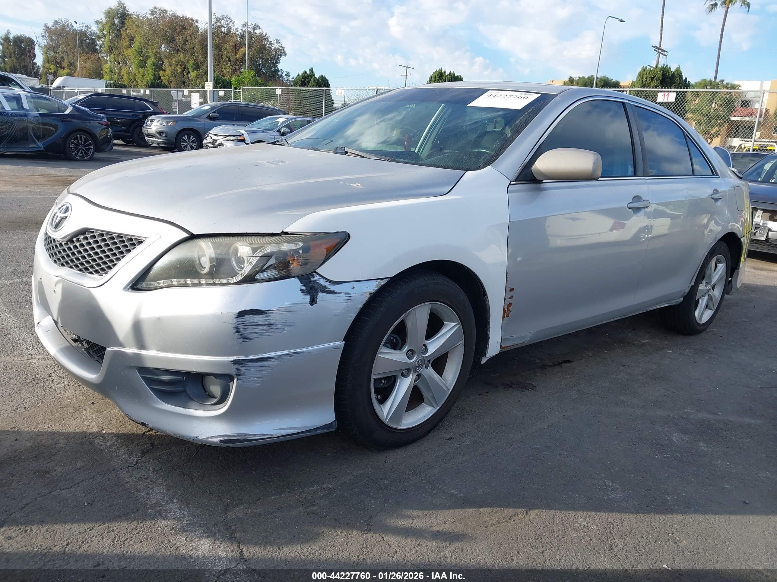TOYOTA CAMRY image 2