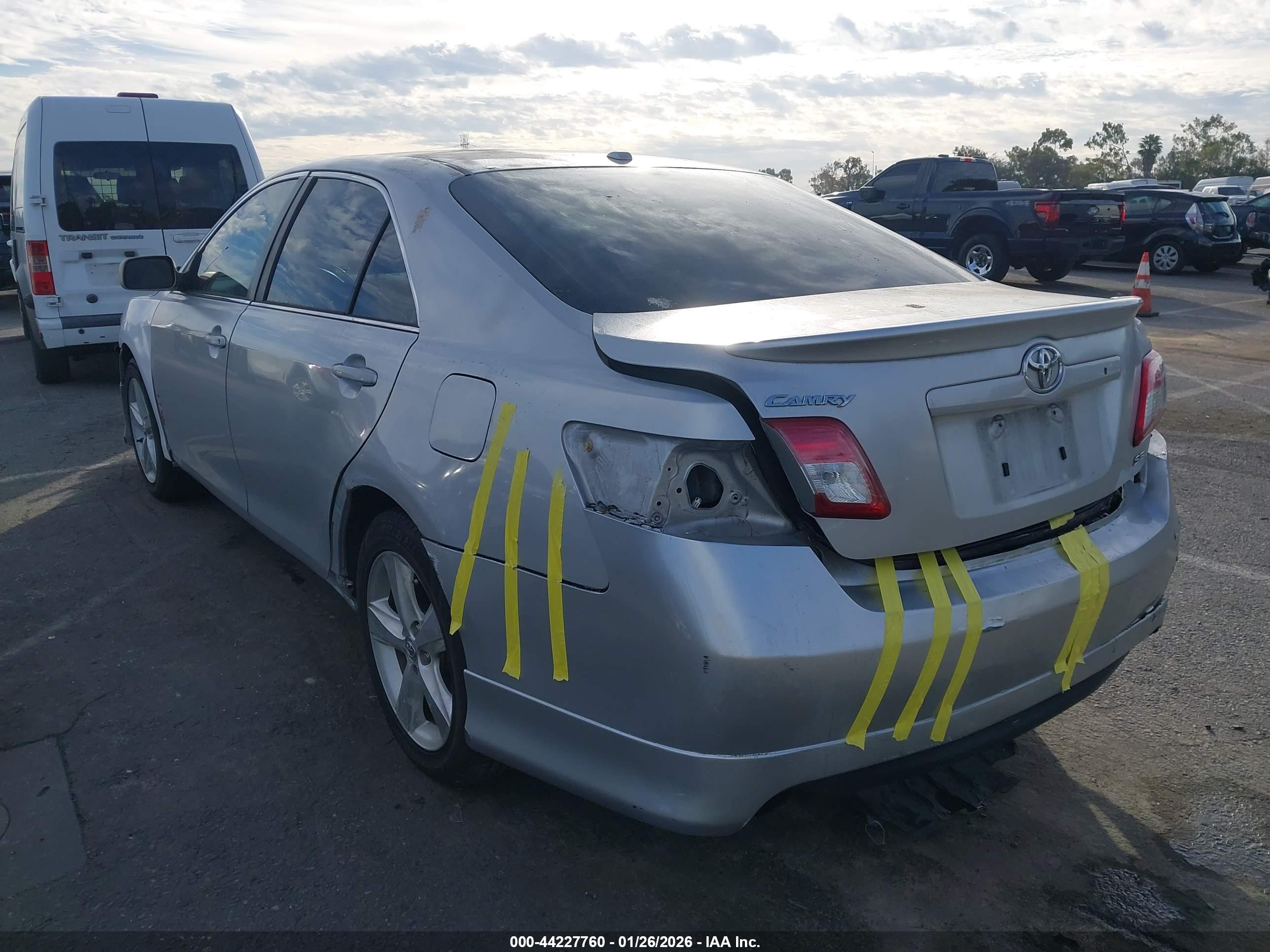 TOYOTA CAMRY image 3