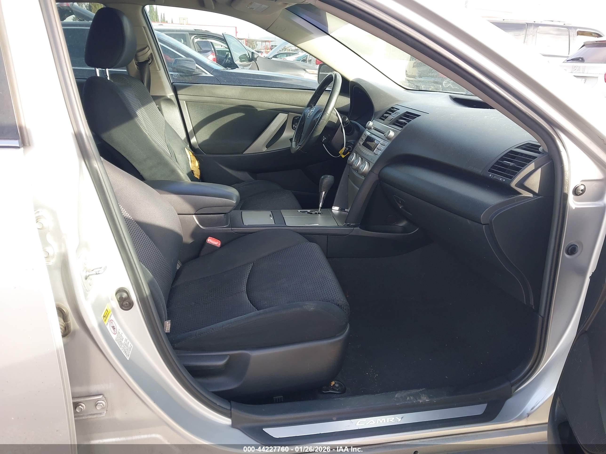 TOYOTA CAMRY image 5