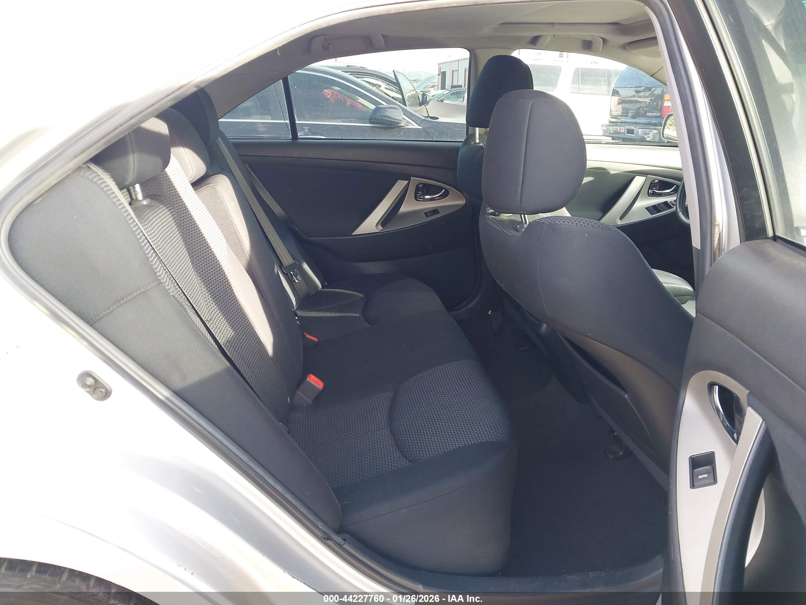 TOYOTA CAMRY image 8