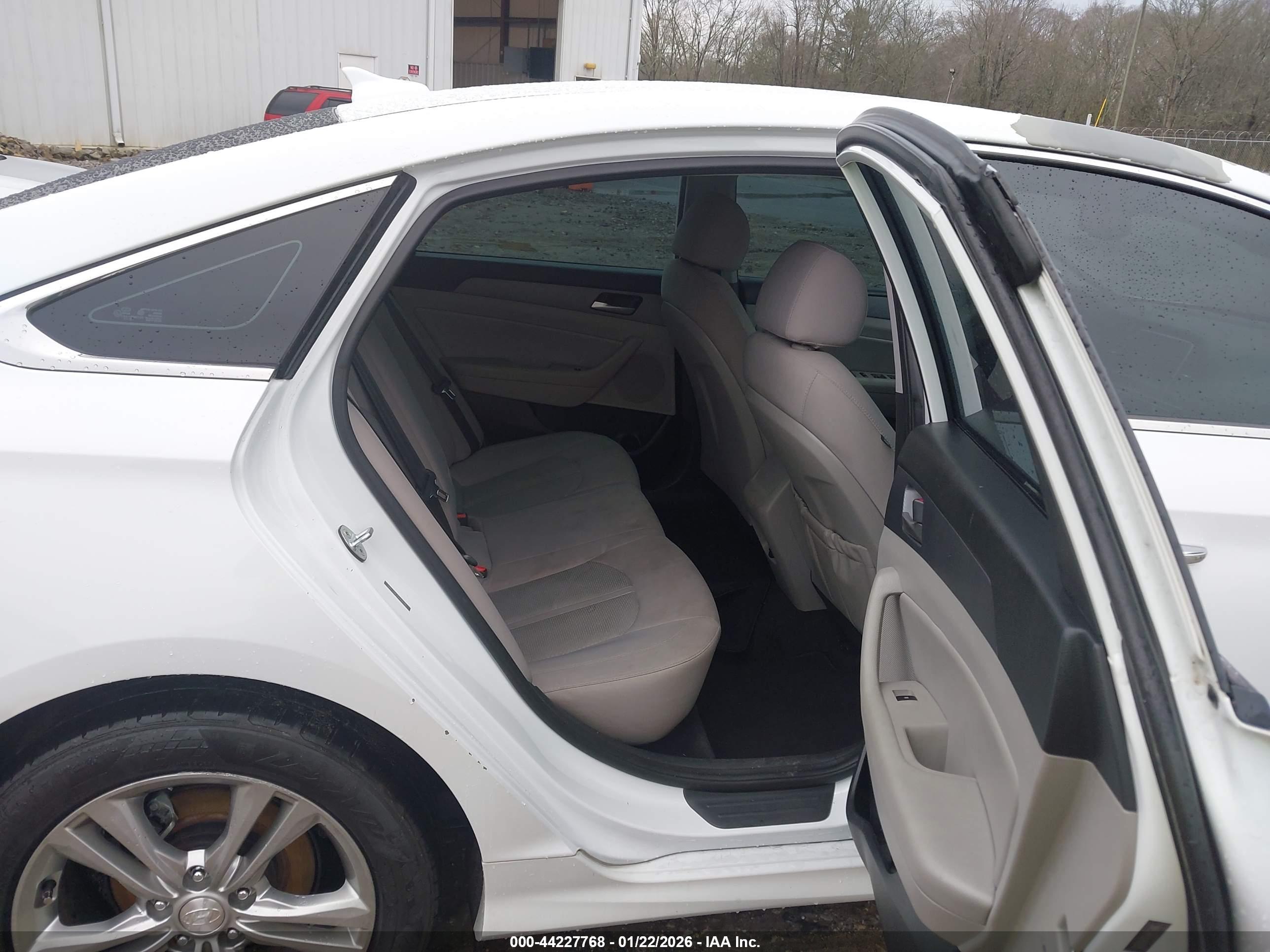 HYUNDAI SONATA image 8