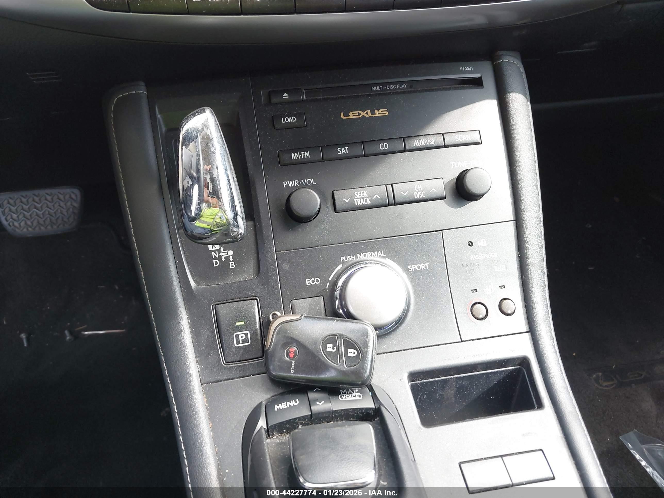 LEXUS CT image 11
