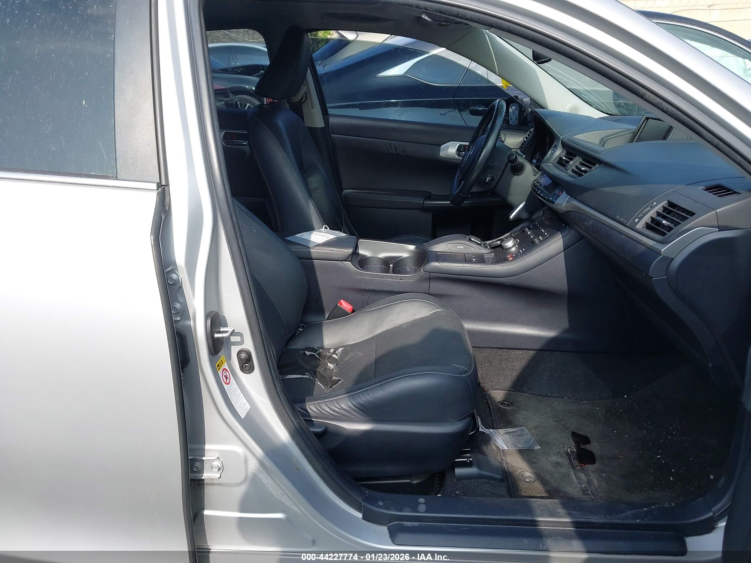 LEXUS CT image 5