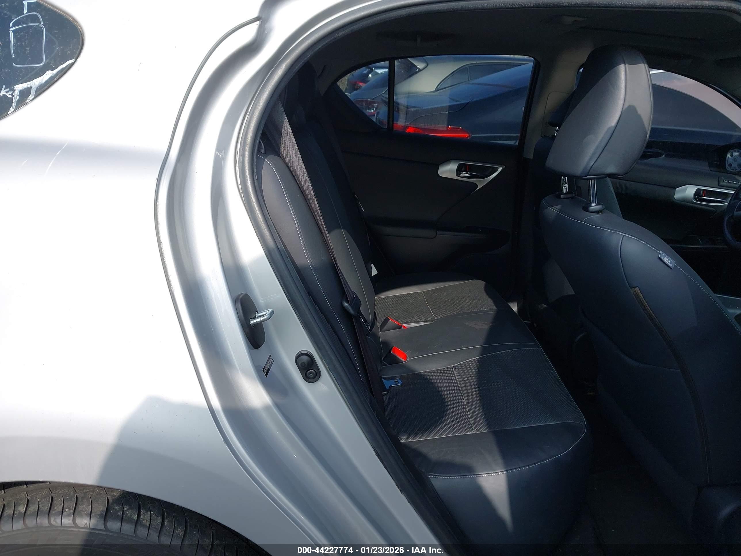 LEXUS CT image 8