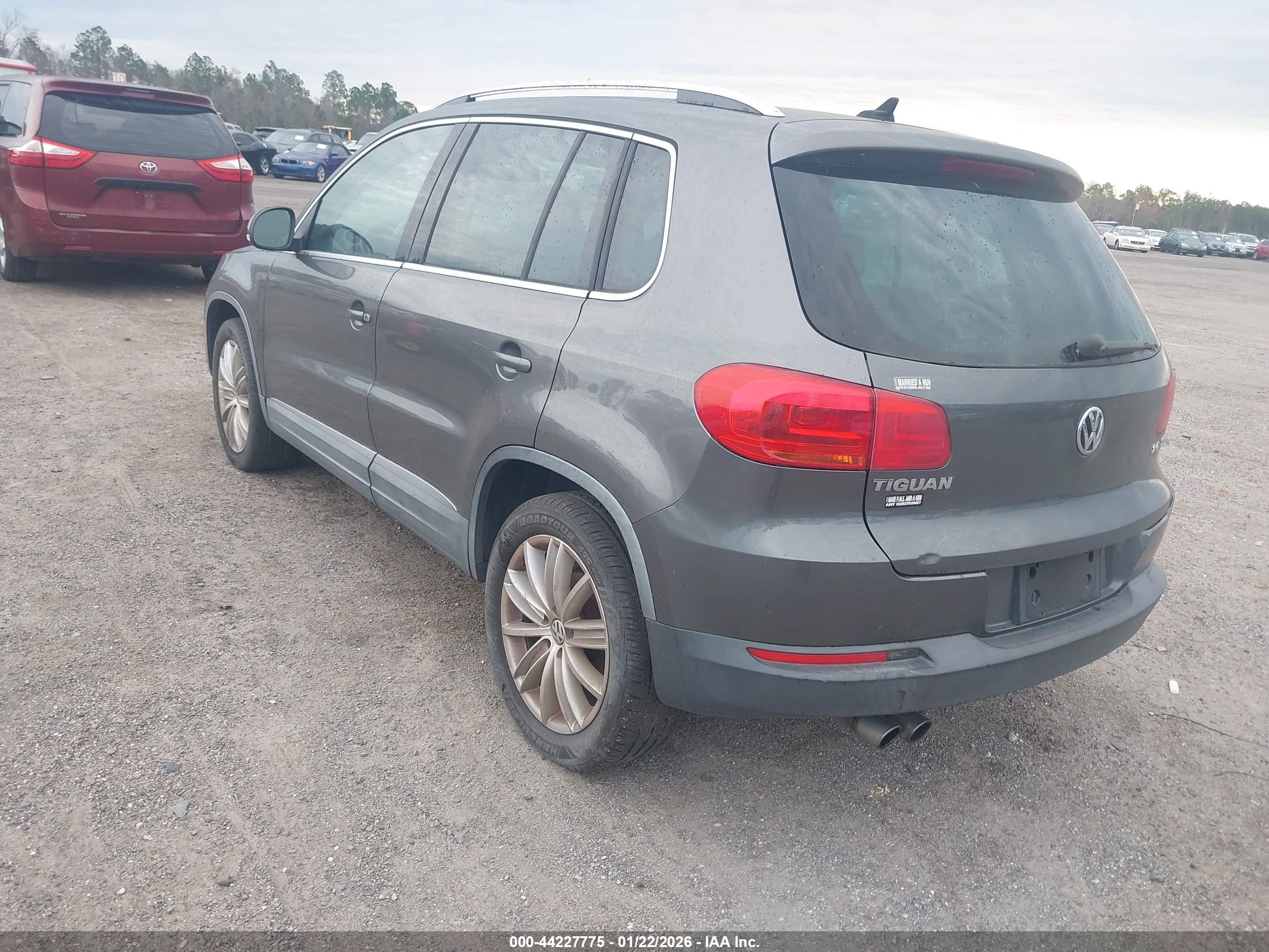 VOLKSWAGEN TIGUAN image 3