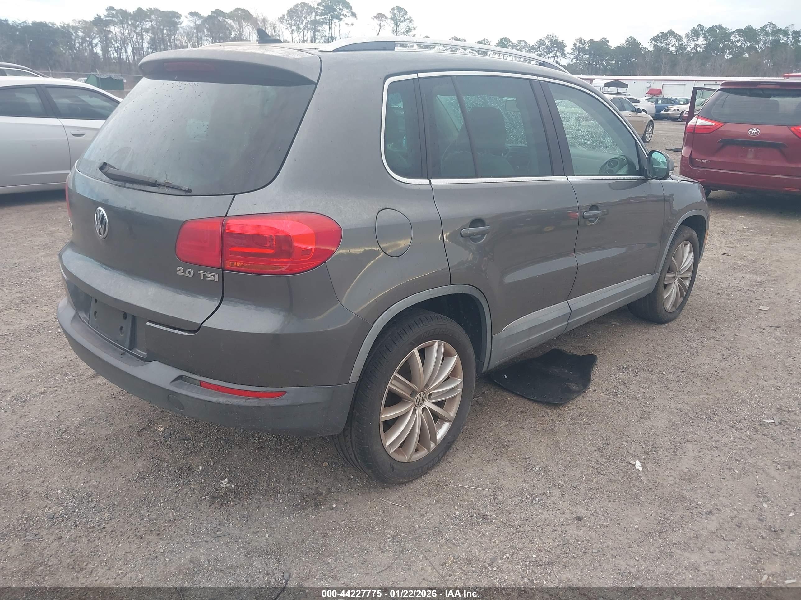 VOLKSWAGEN TIGUAN image 4