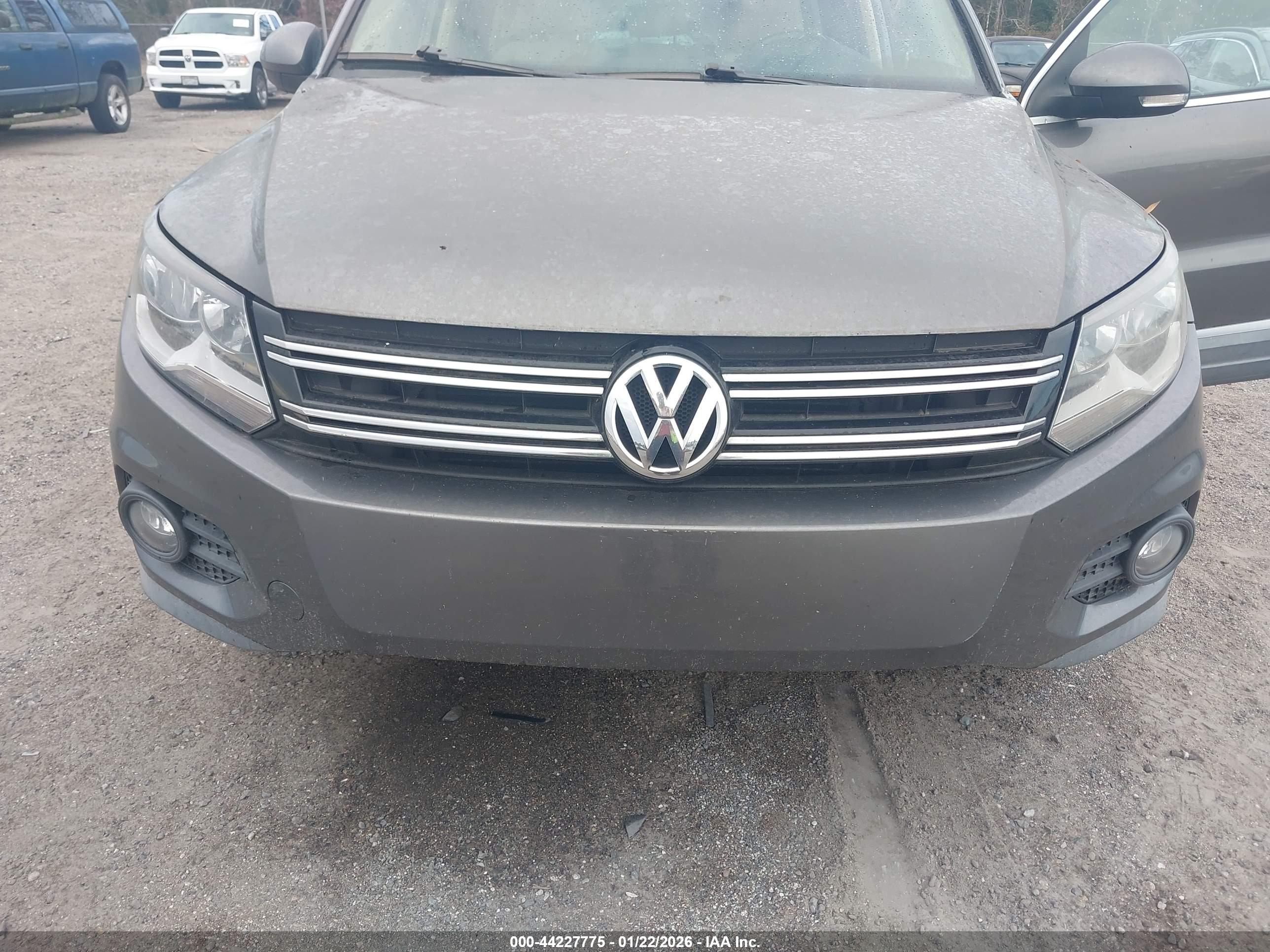 VOLKSWAGEN TIGUAN image 6