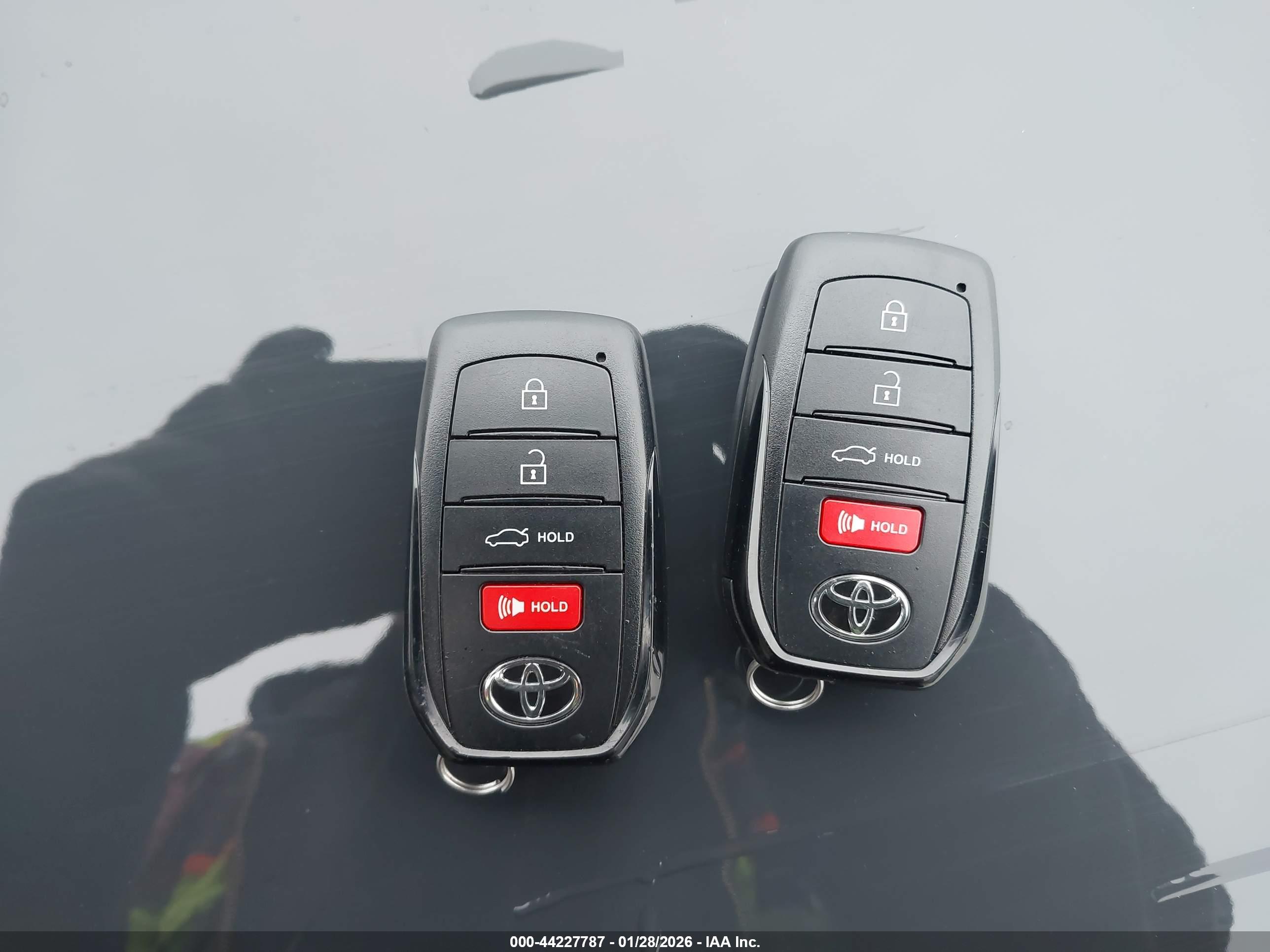 TOYOTA CAMRY image 11