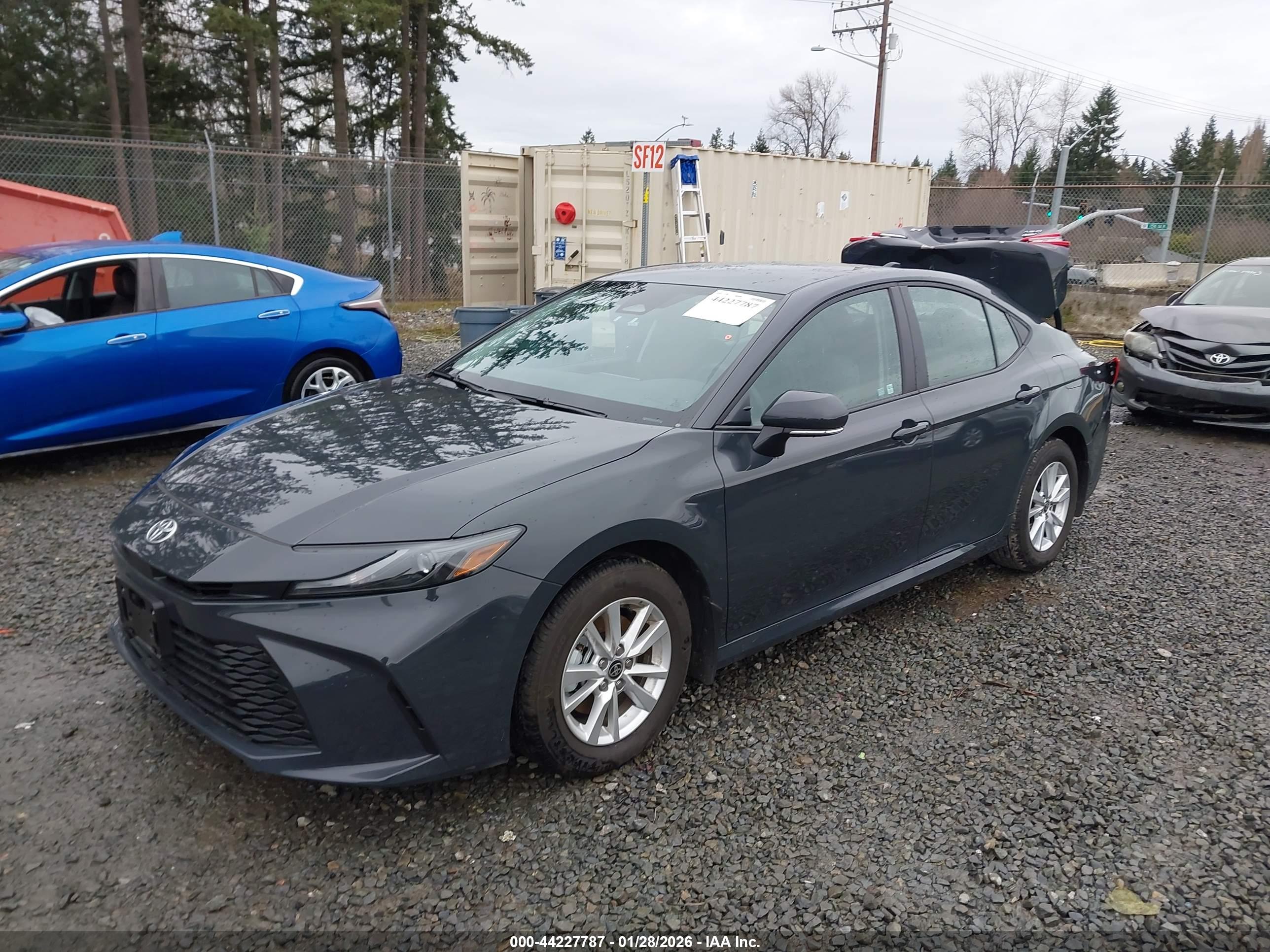 TOYOTA CAMRY image 2